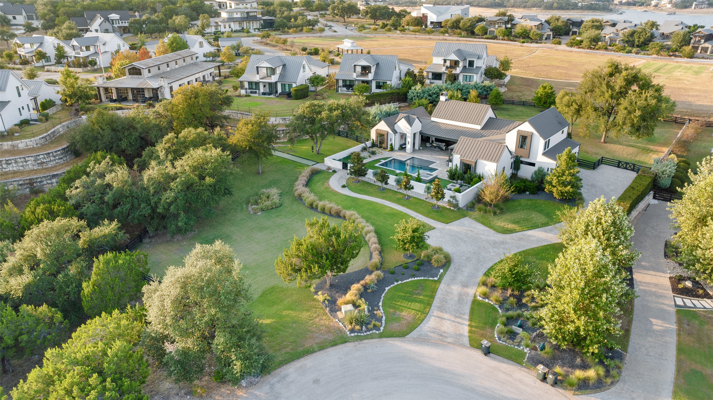 Home in Spicewood, TX 78669 — photo 2