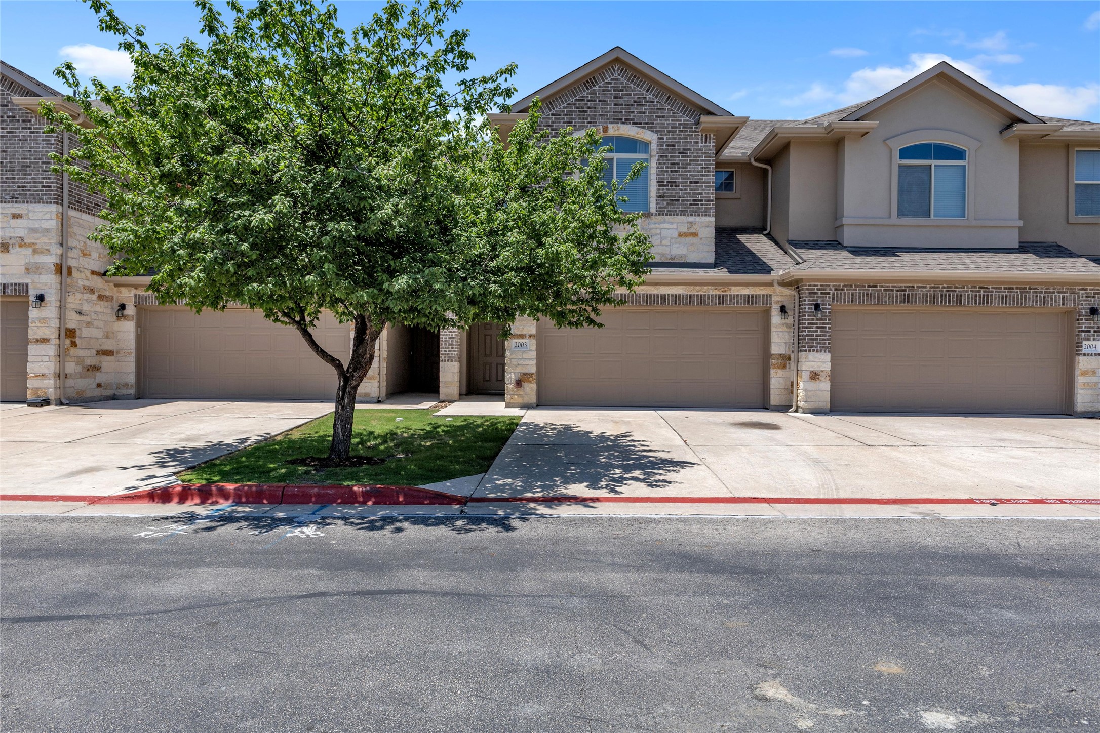 2880 Donnell Dr 2003 — photo