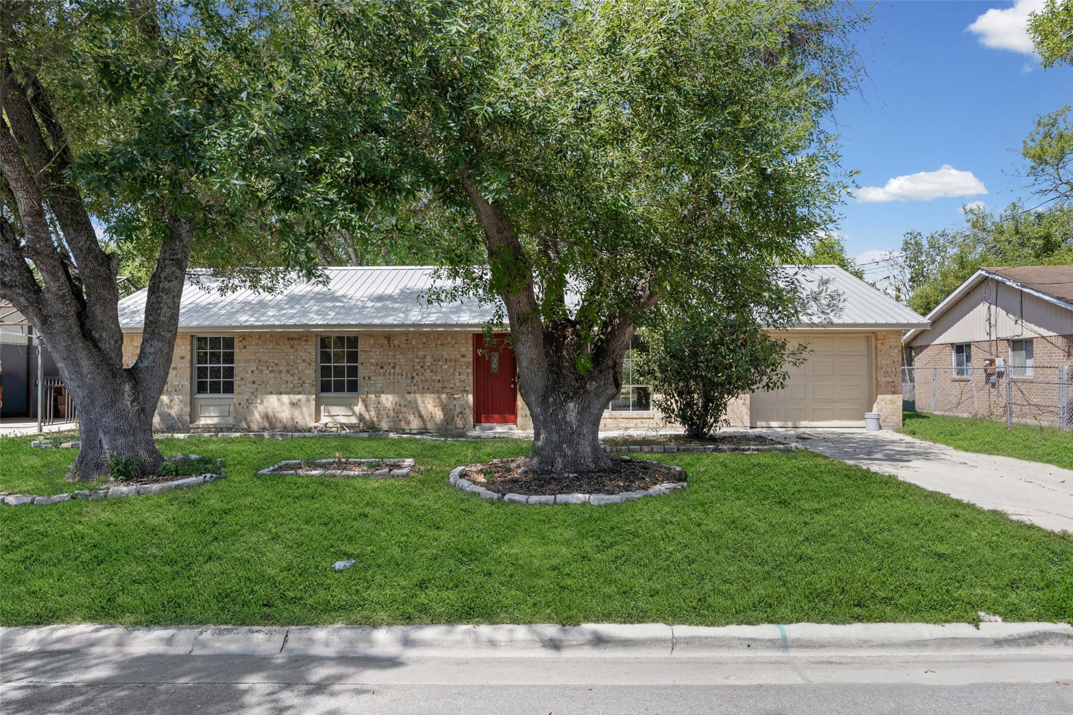 1401 Trinity St — photo