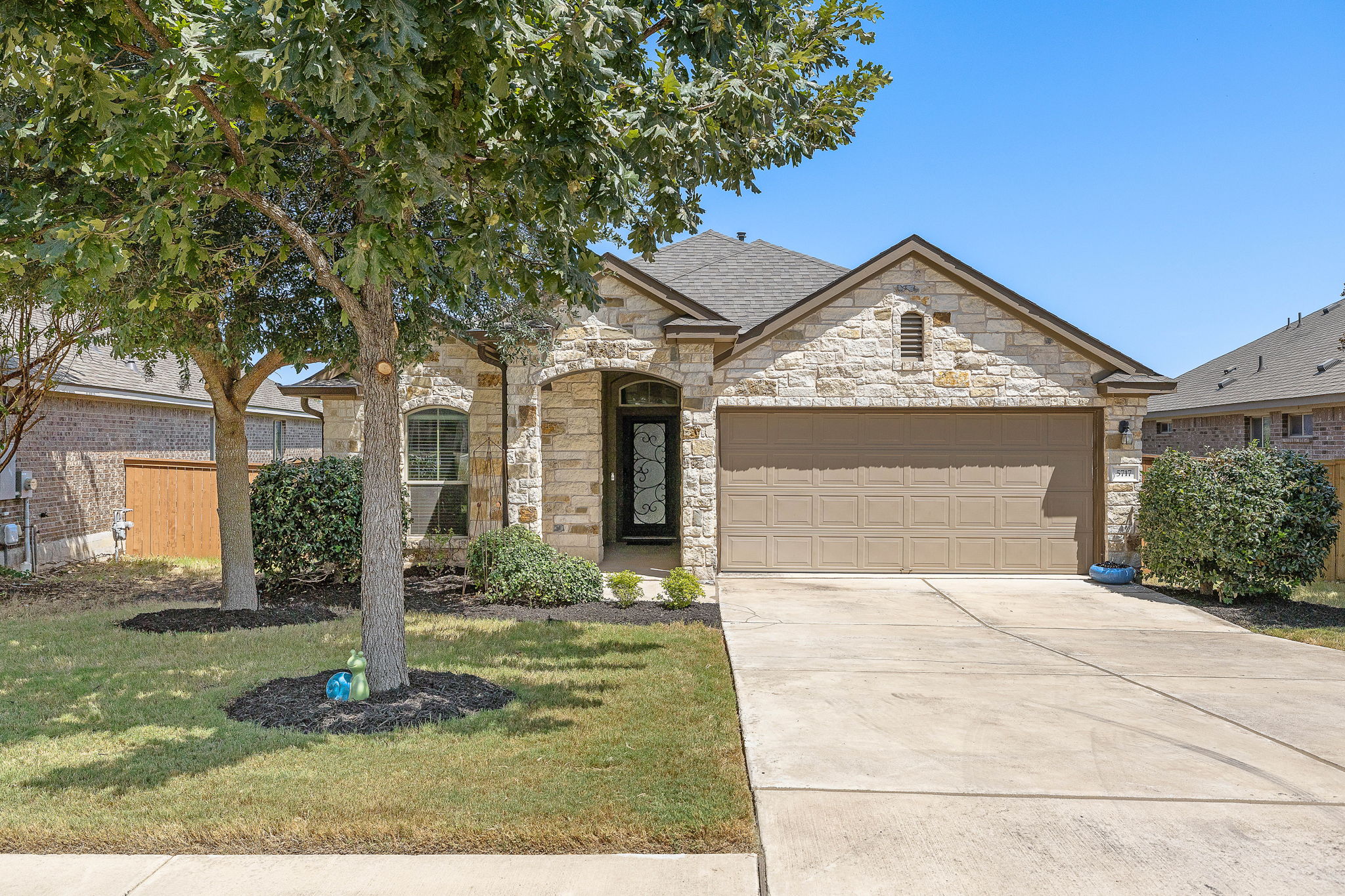 5717 Scenic Lake Dr — photo