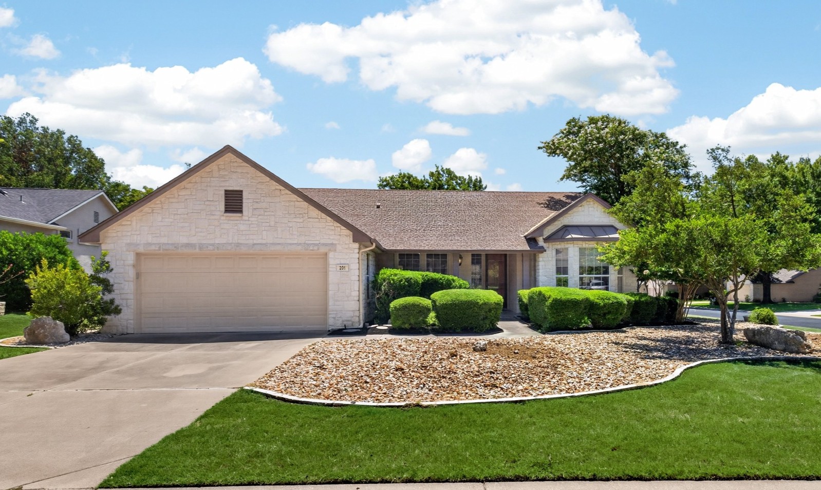 201 Whispering Wind Dr — photo