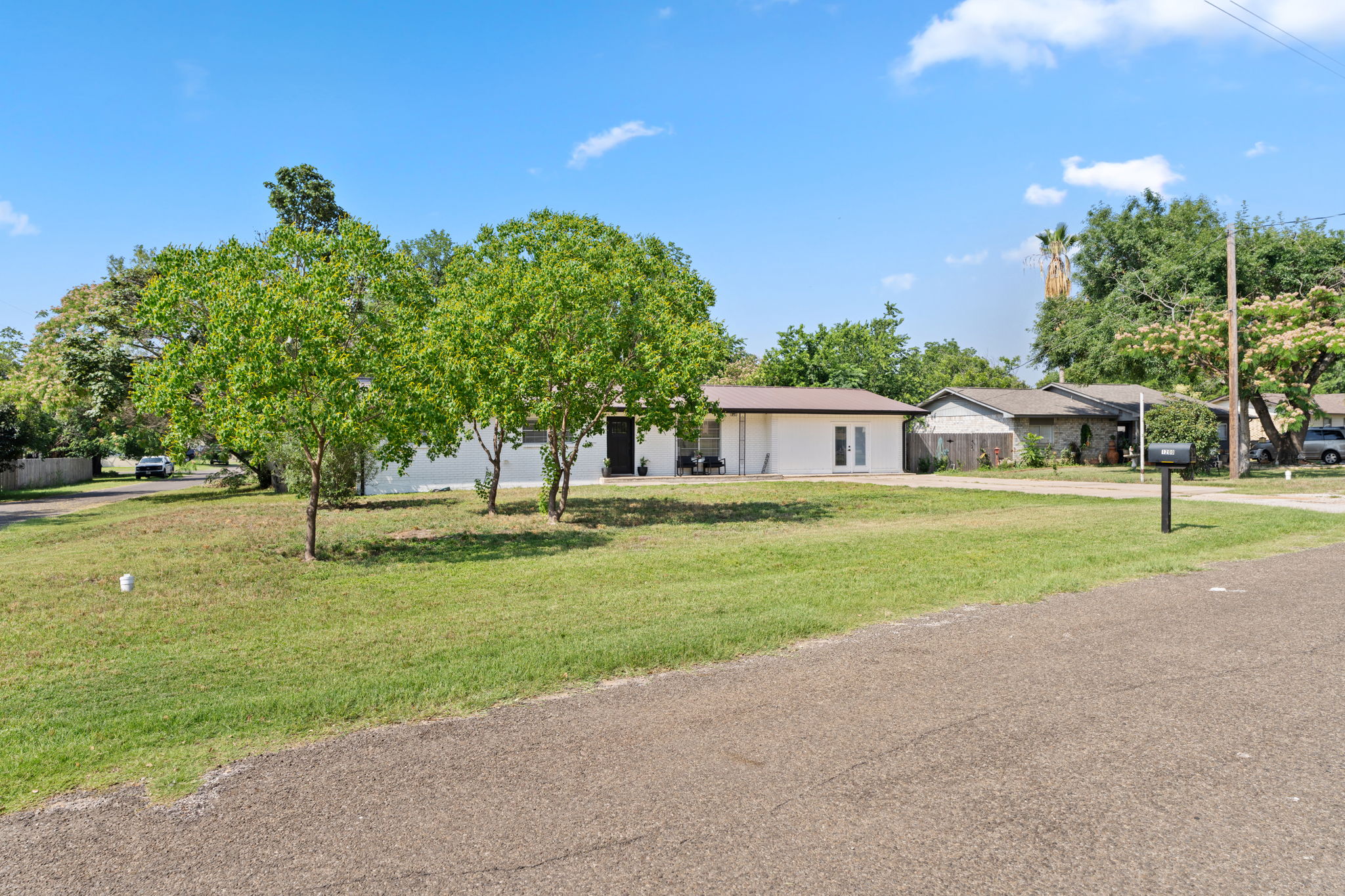 1200 Ash Dr — photo