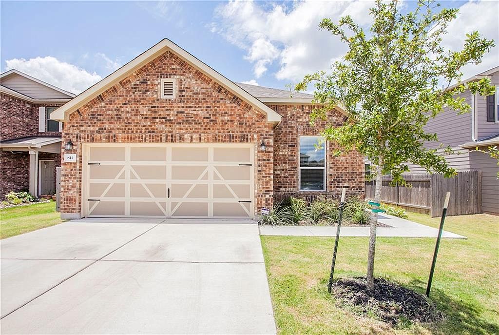 811 Sawbuck Dr — photo