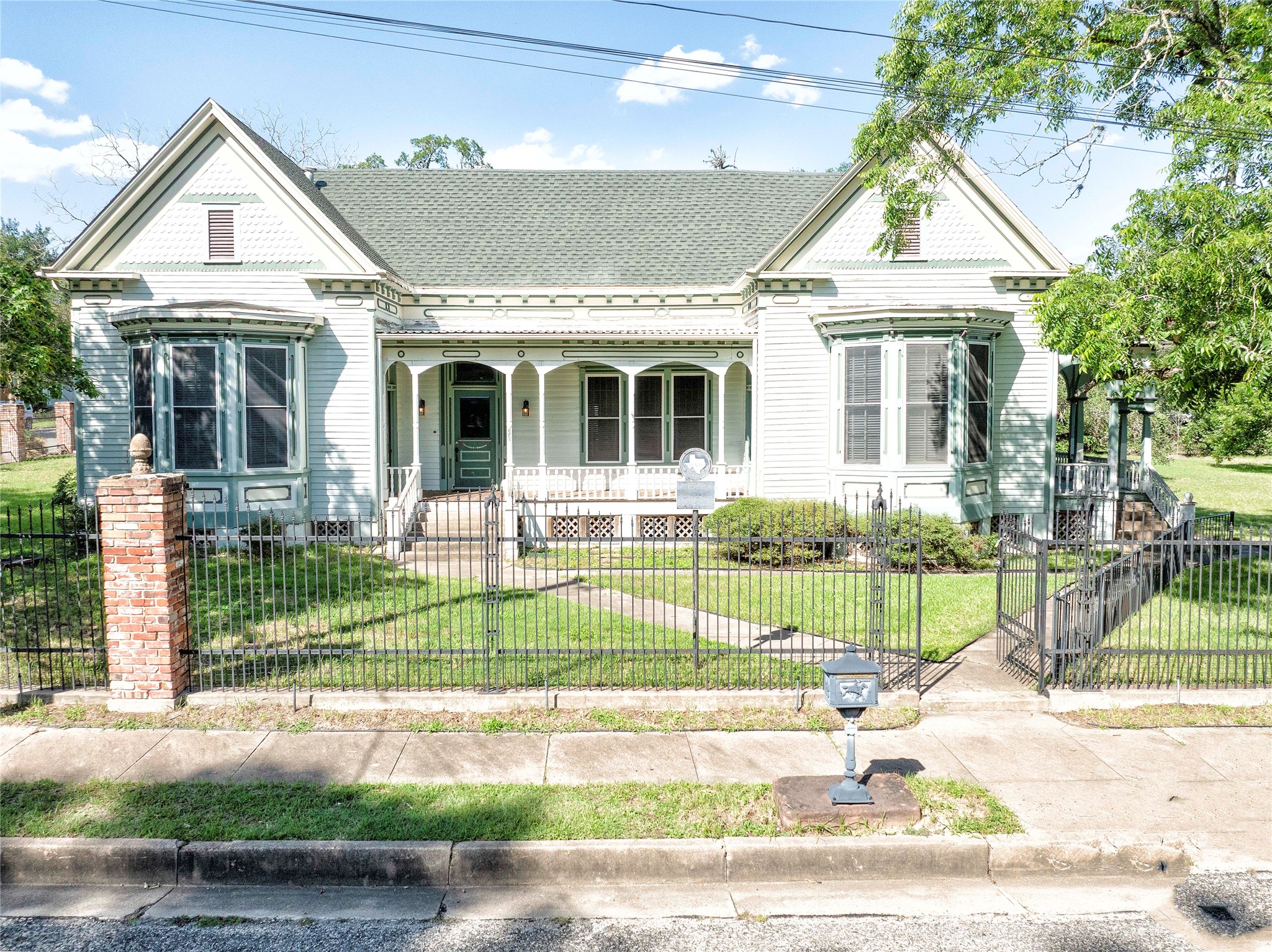 350 N Madison St — photo