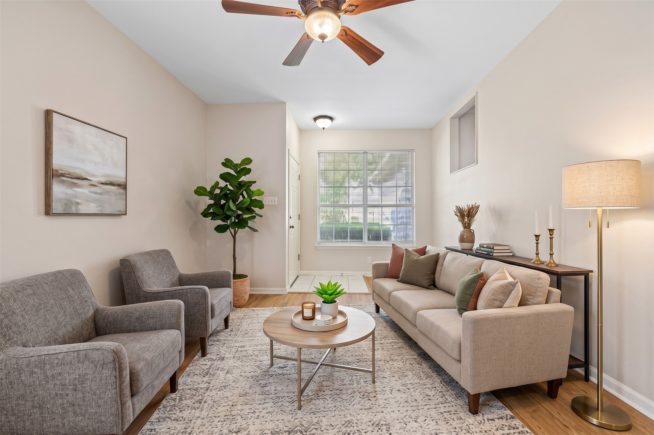 2409B Curry Loop — photo