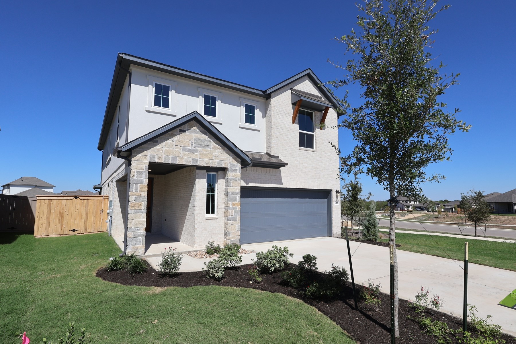 541 Bloomington Loop, Hutto, TX 78634 — photo 2