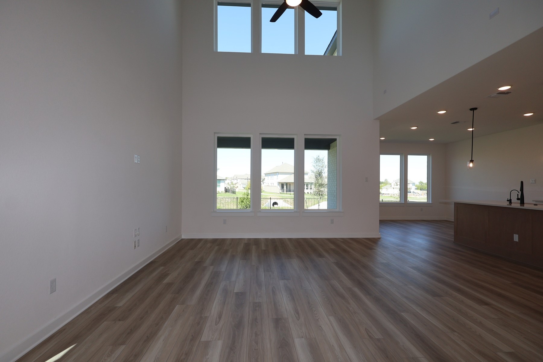 541 Bloomington Loop, Hutto, TX 78634 — photo 3