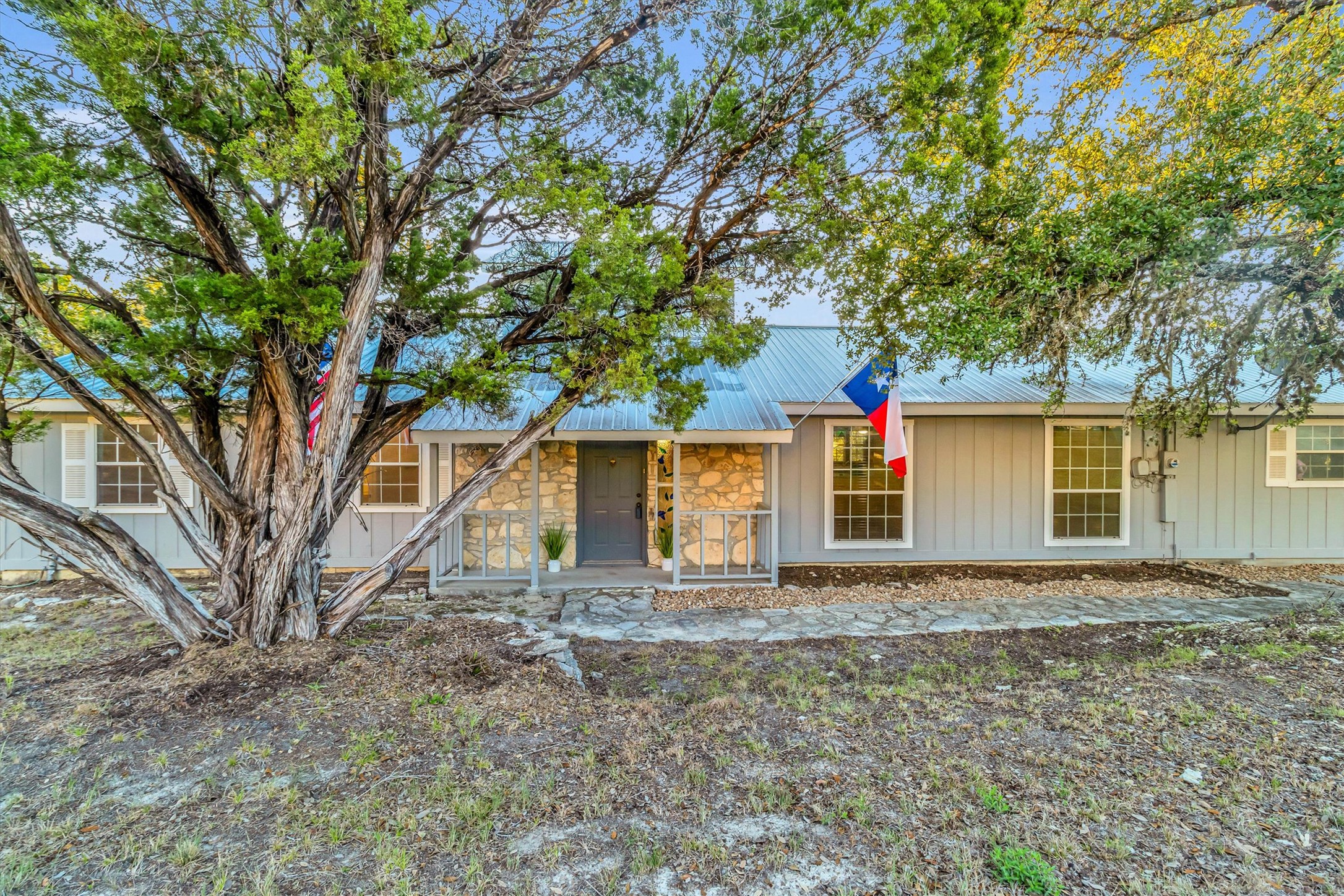40 La Toya Trl — photo
