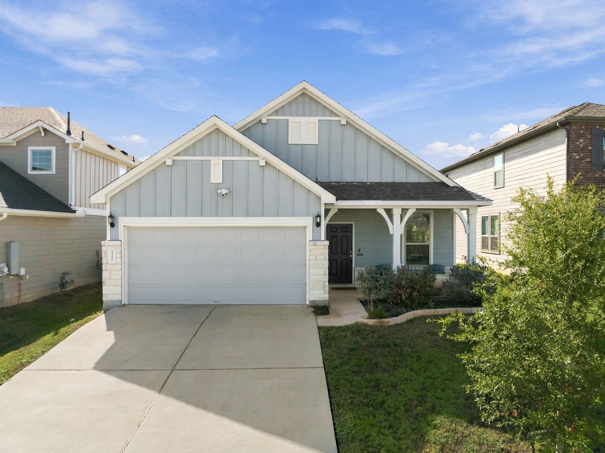 121 English Oak St — photo