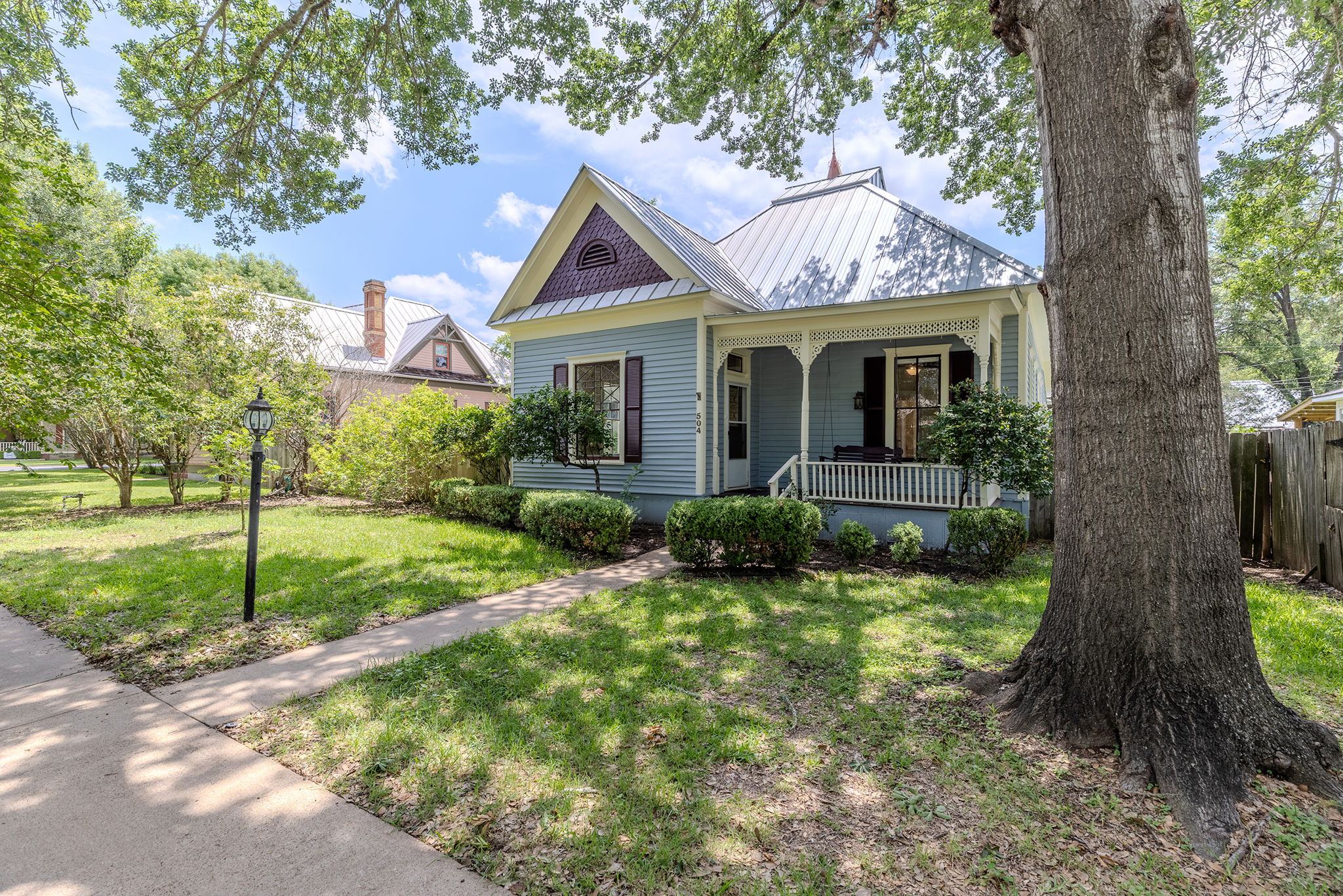 504 Gresham Street, Smithville, TX 78957 — photo 2