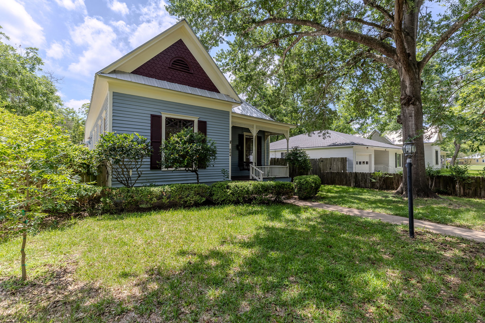 504 Gresham Street, Smithville, TX 78957 — photo 3