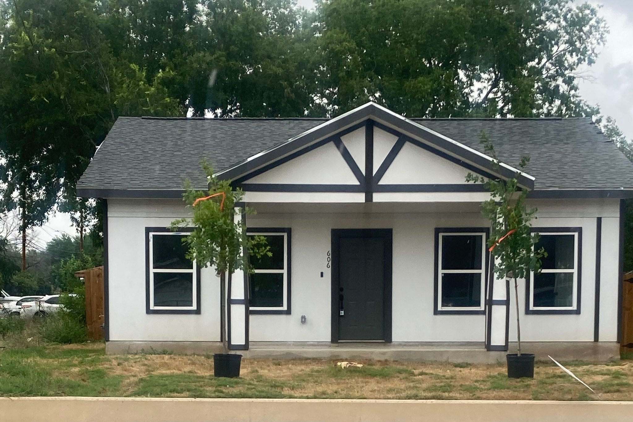 606 Pecan Valley Dr — photo