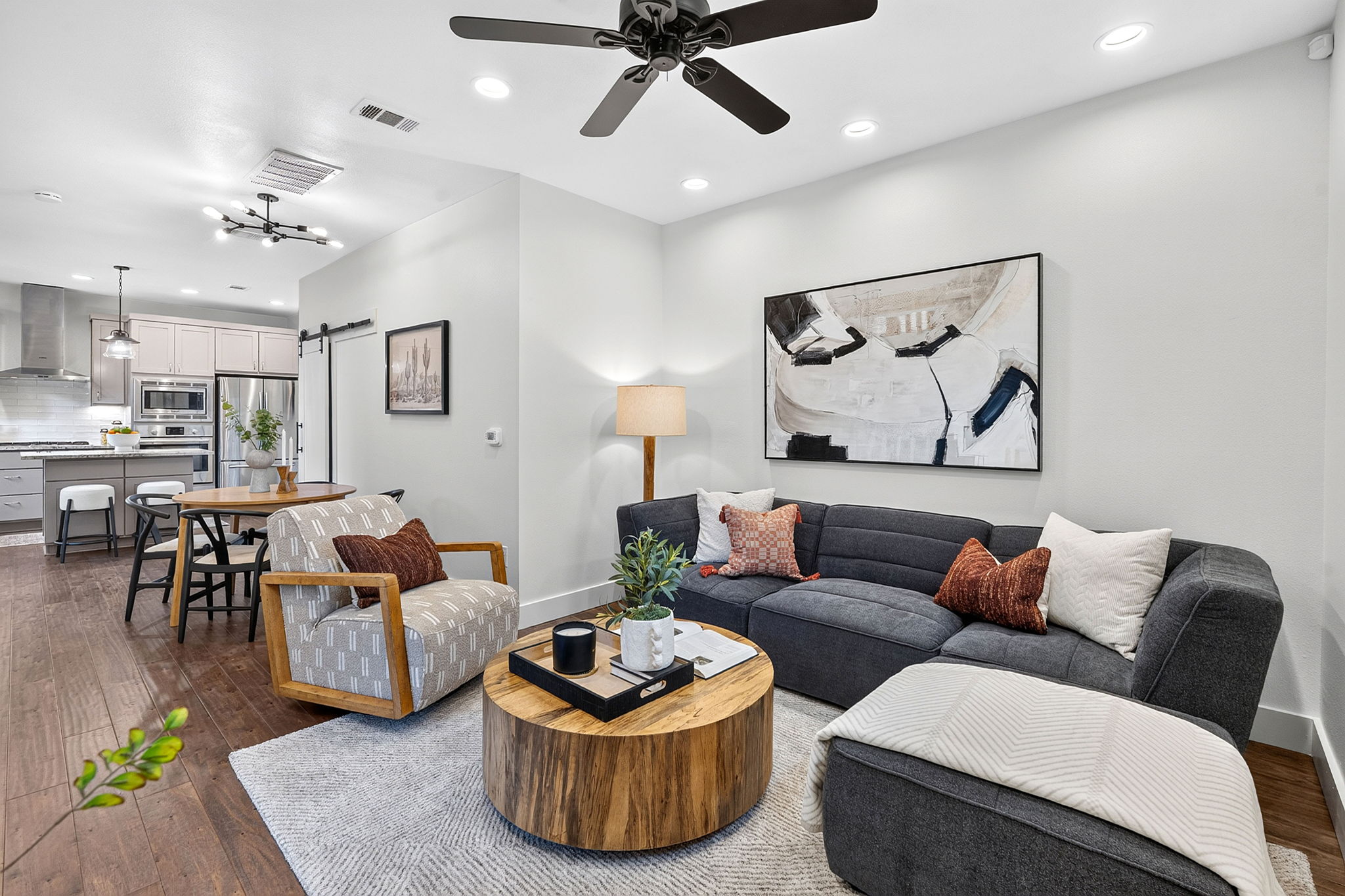 1311 Justin Ln a — photo