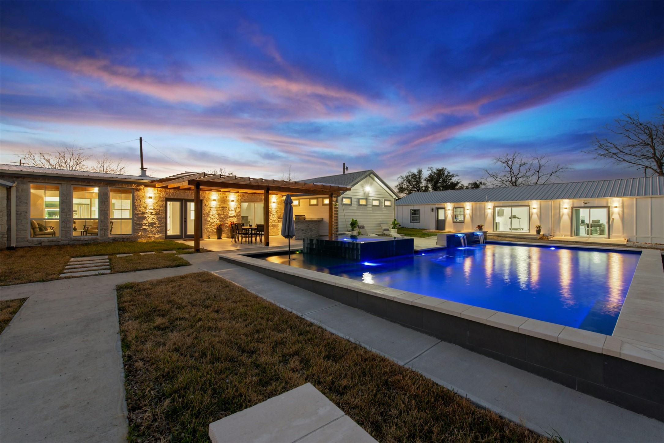 14300 Summit View Dr — photo