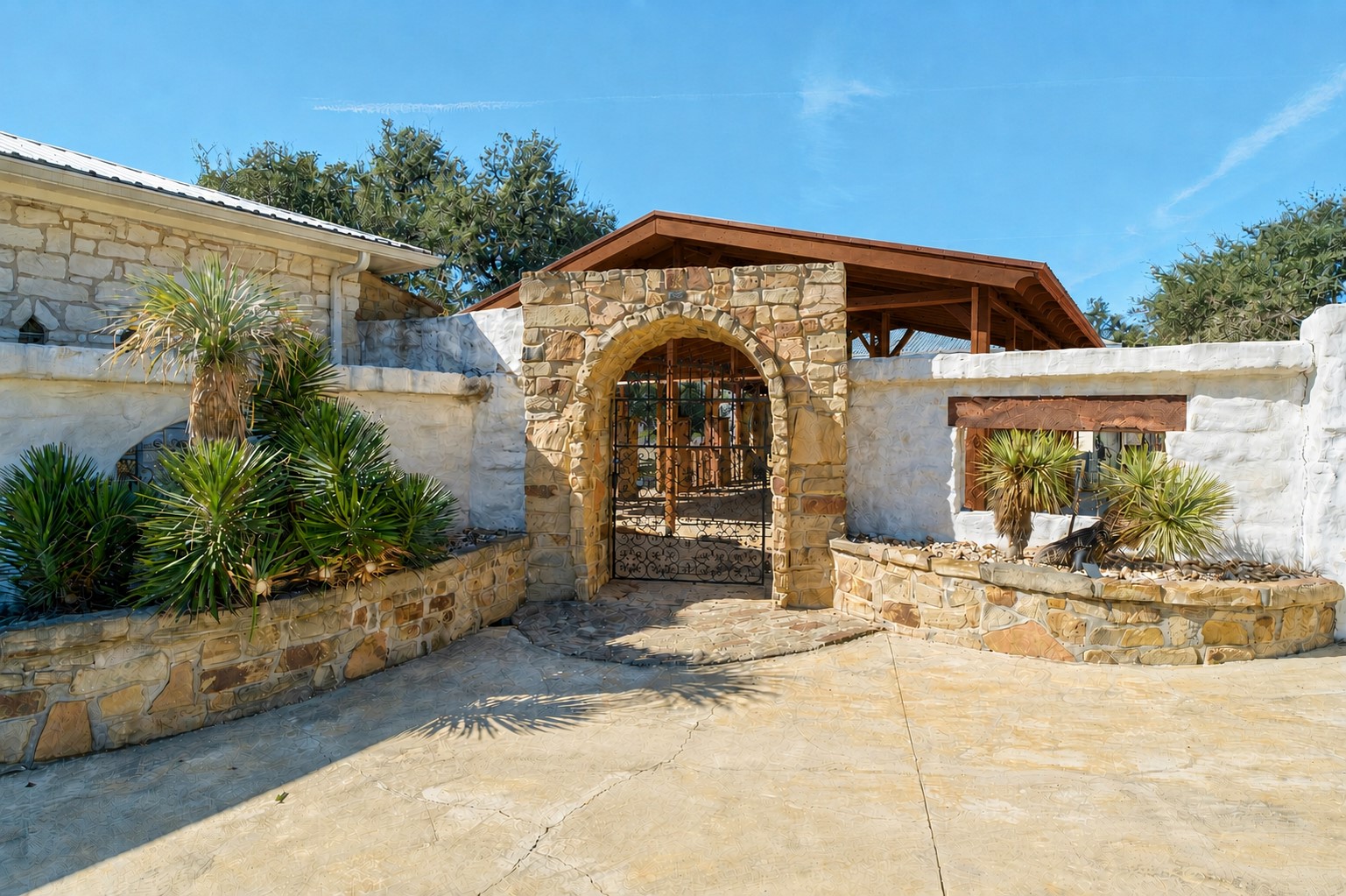 340 Barton Ranch Rd — photo