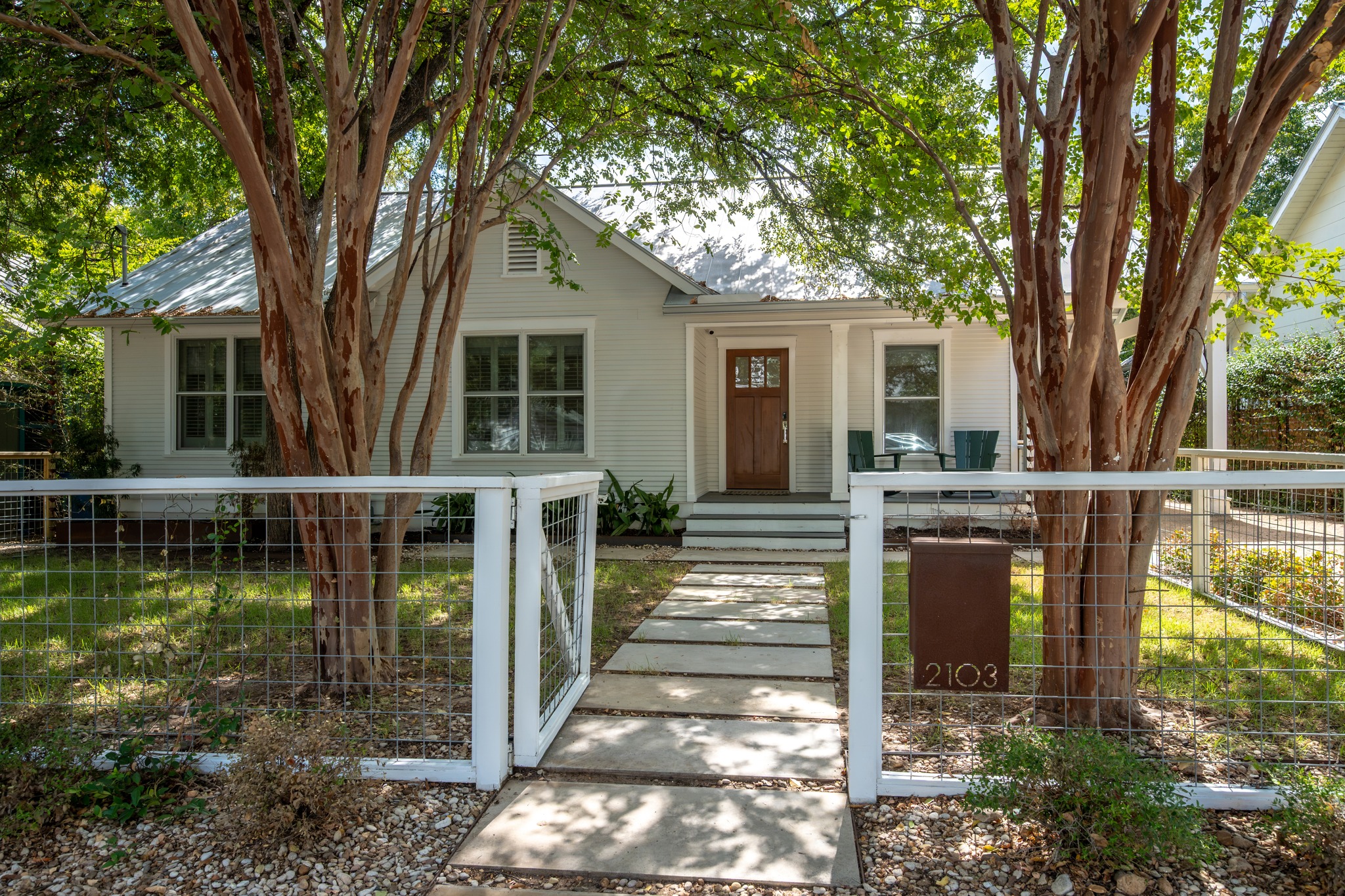 2103 Oxford Ave — photo