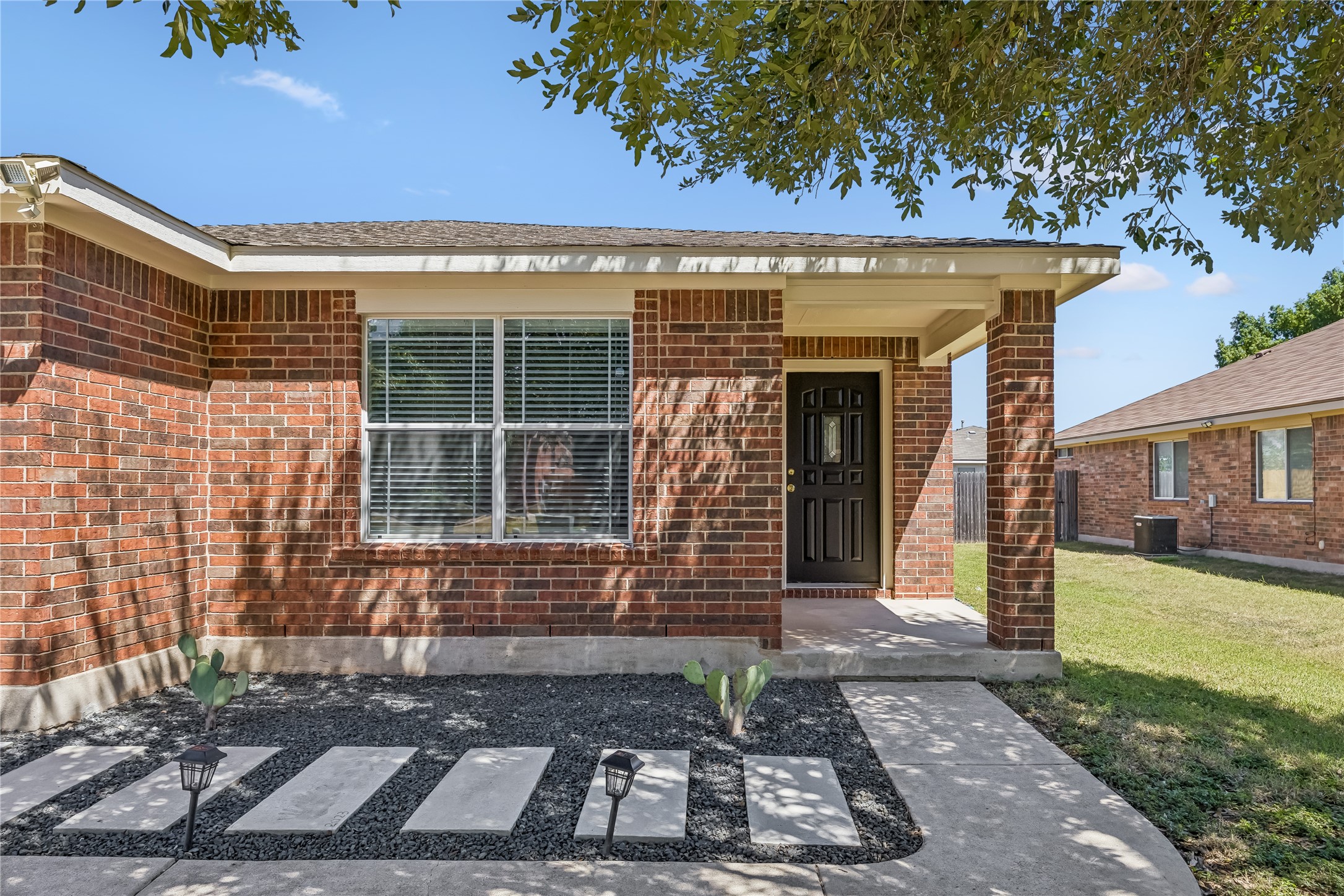 505 Washington Square Dr — photo
