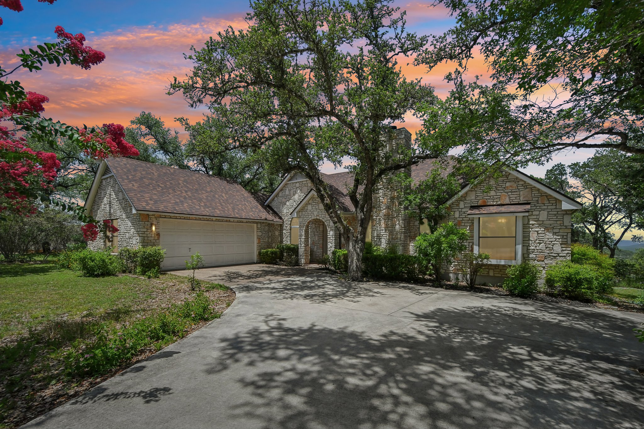302 Mesa Dr — photo
