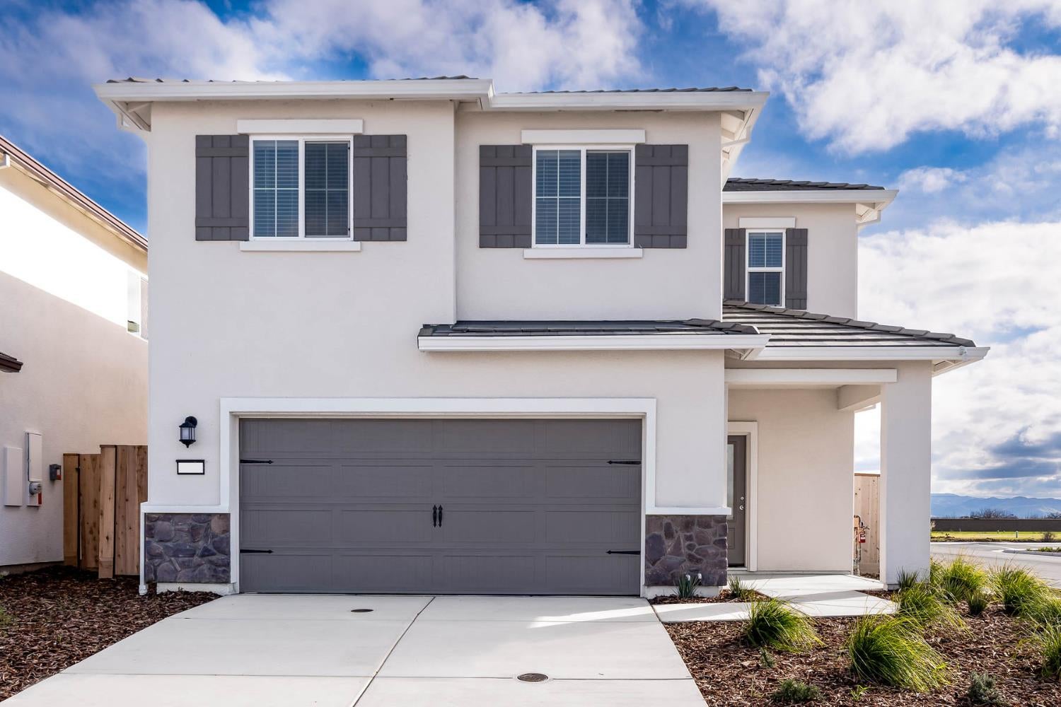 2259 Travis Court — photo