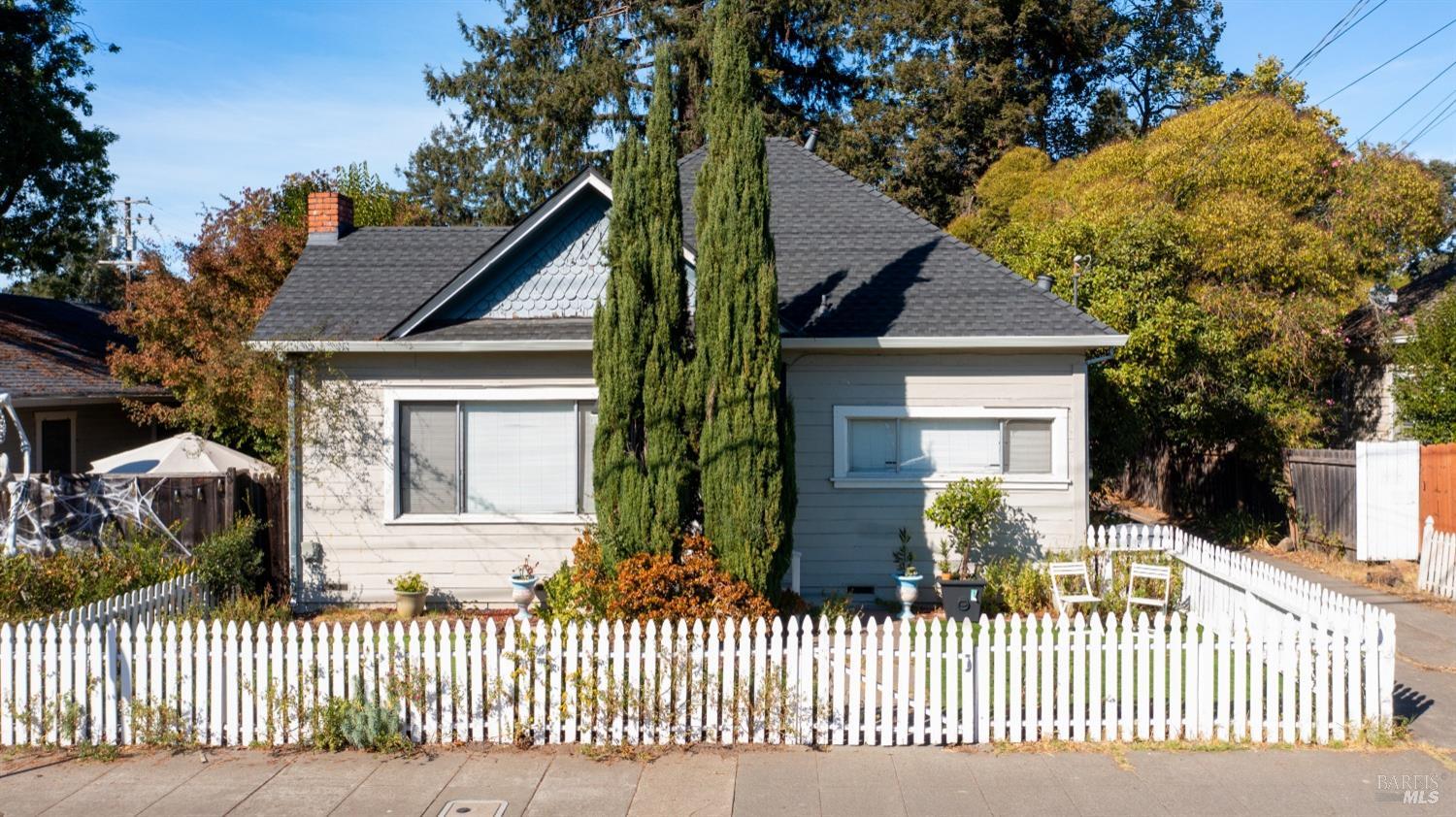 705 Tupper Street, Santa Rosa, CA 95404