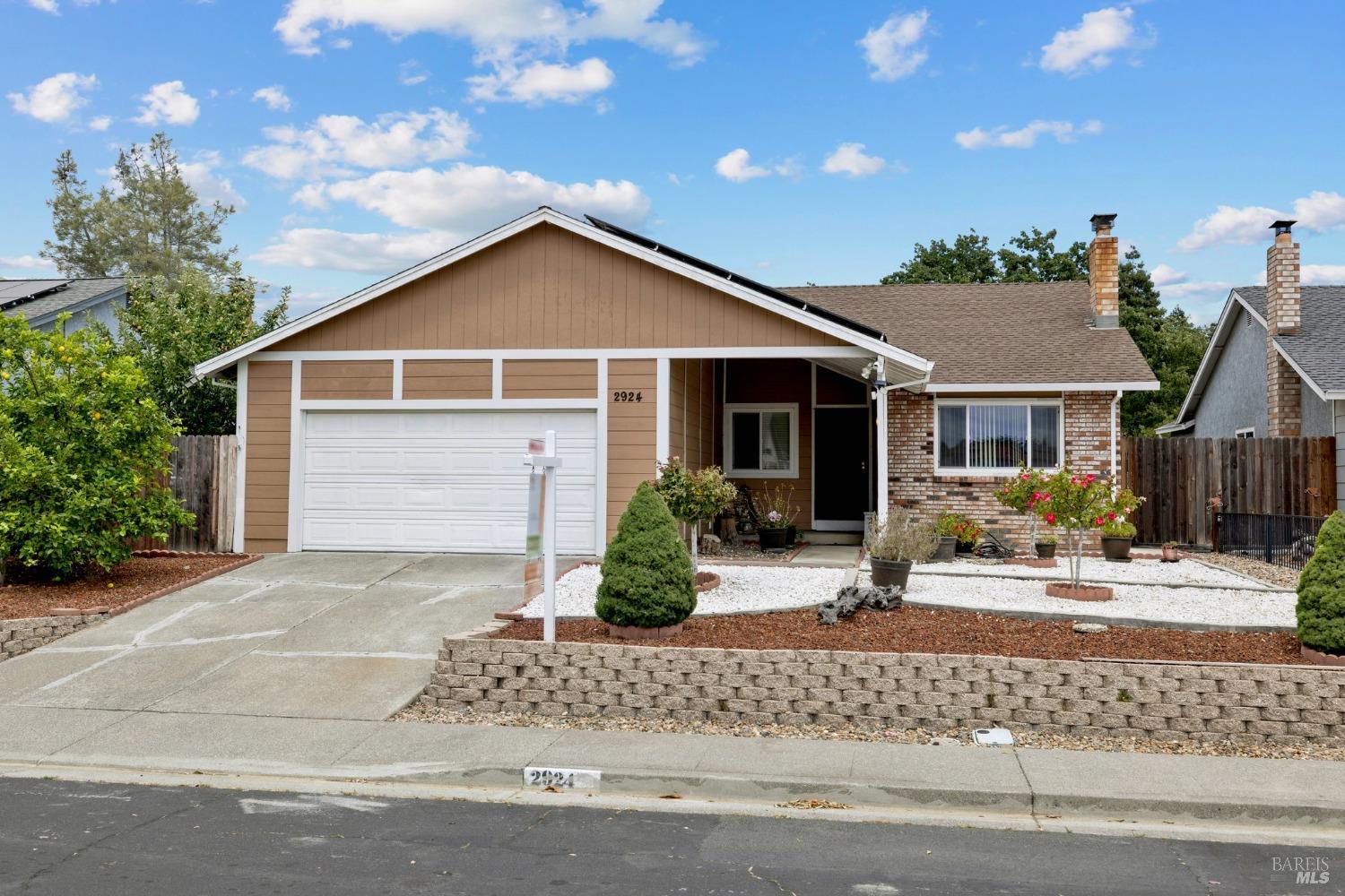 2924 Redwood Drive — photo
