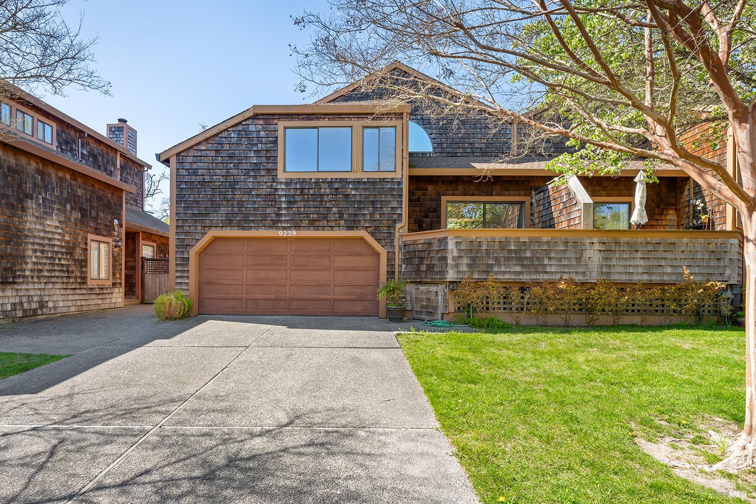 9239 Lakewood Drive — photo