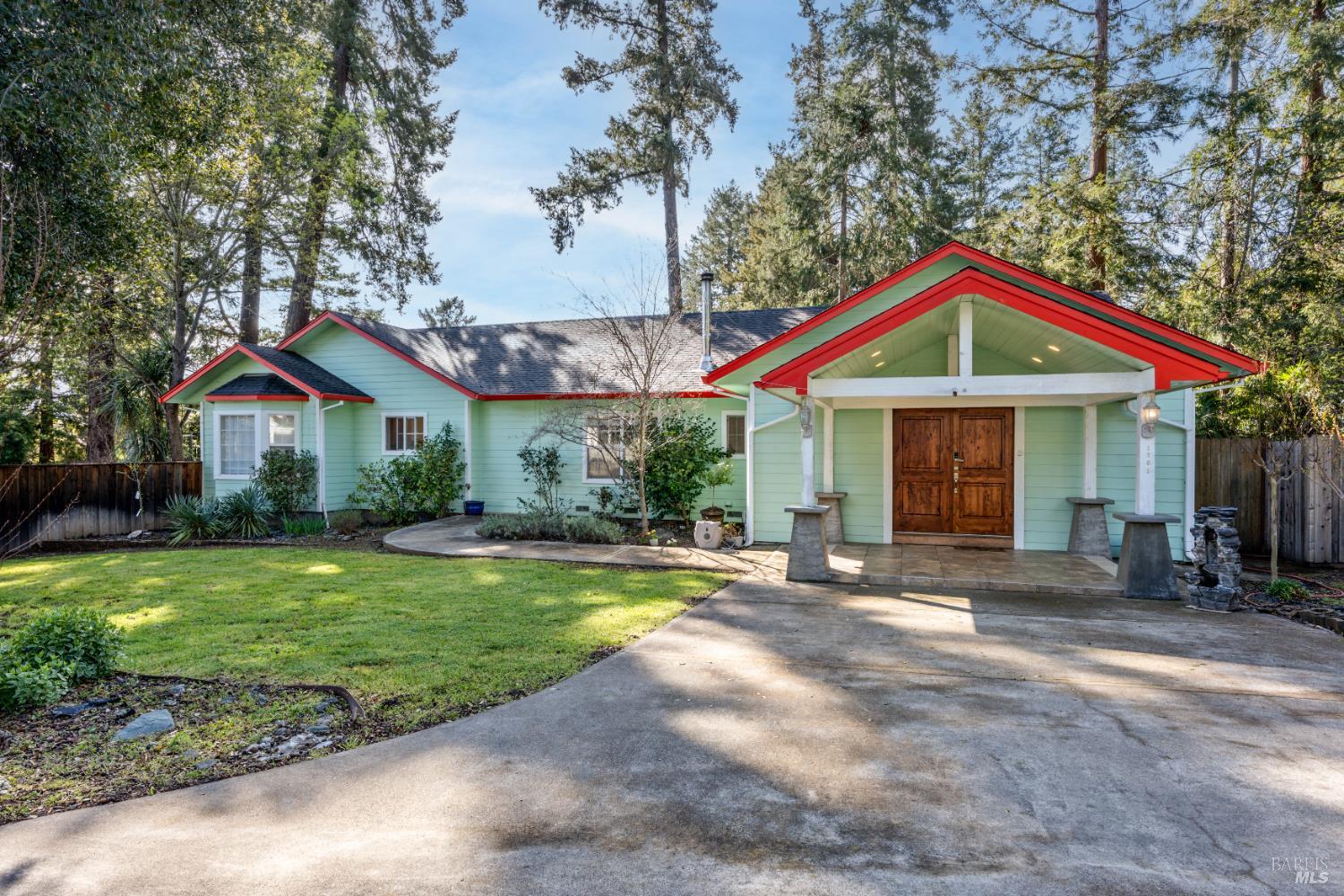 1701 Hickory Court — photo