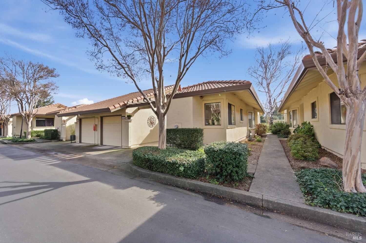77 Fountain Grove Circle — photo