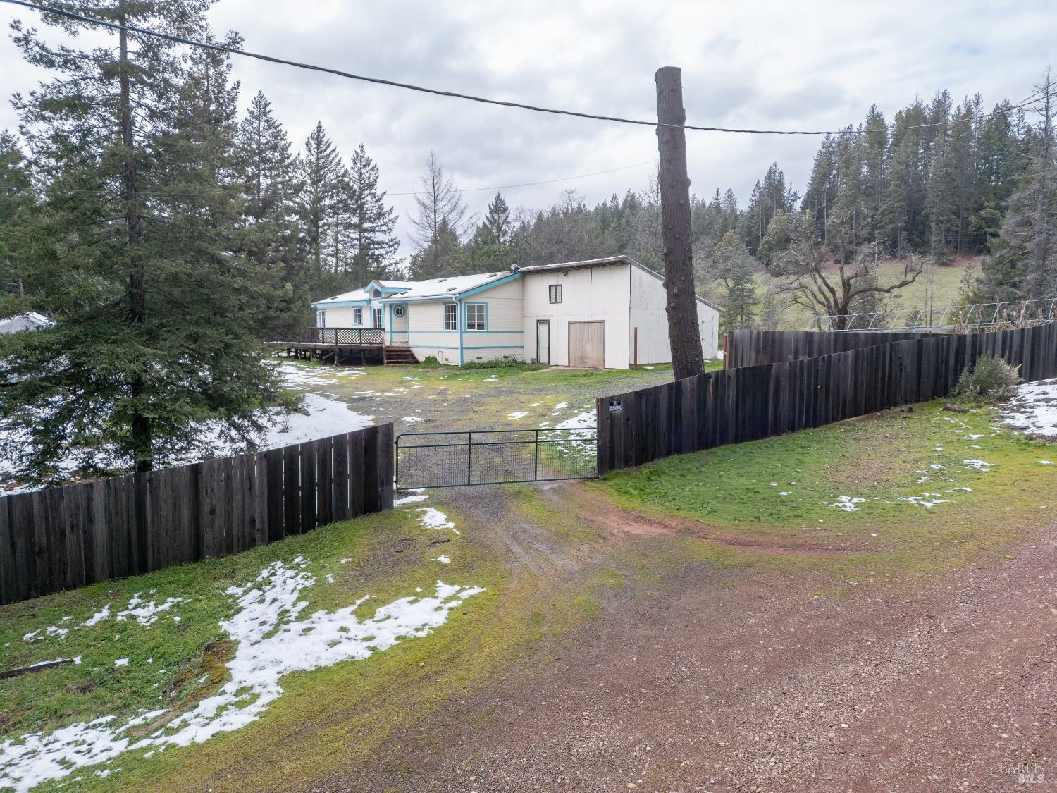 5751 Ridgewood Road — photo