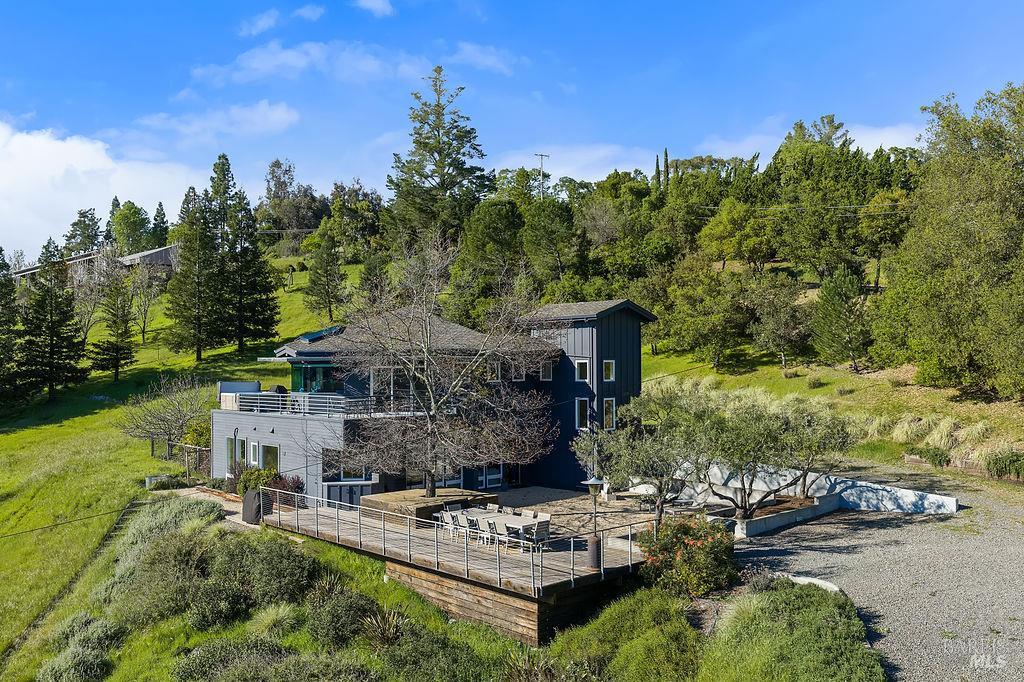 23121 Vineyard Road — photo