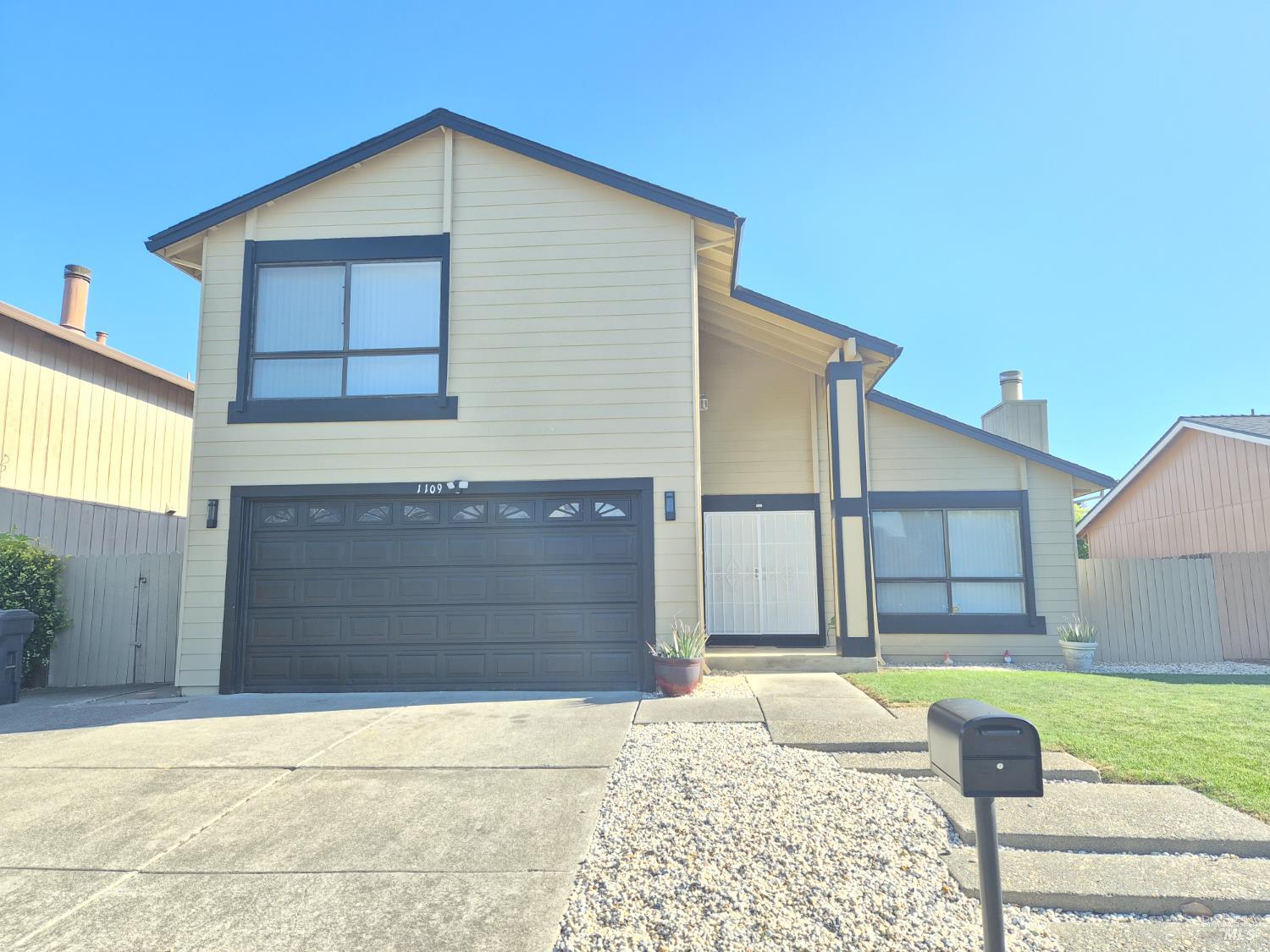 1109 Canary Drive — photo
