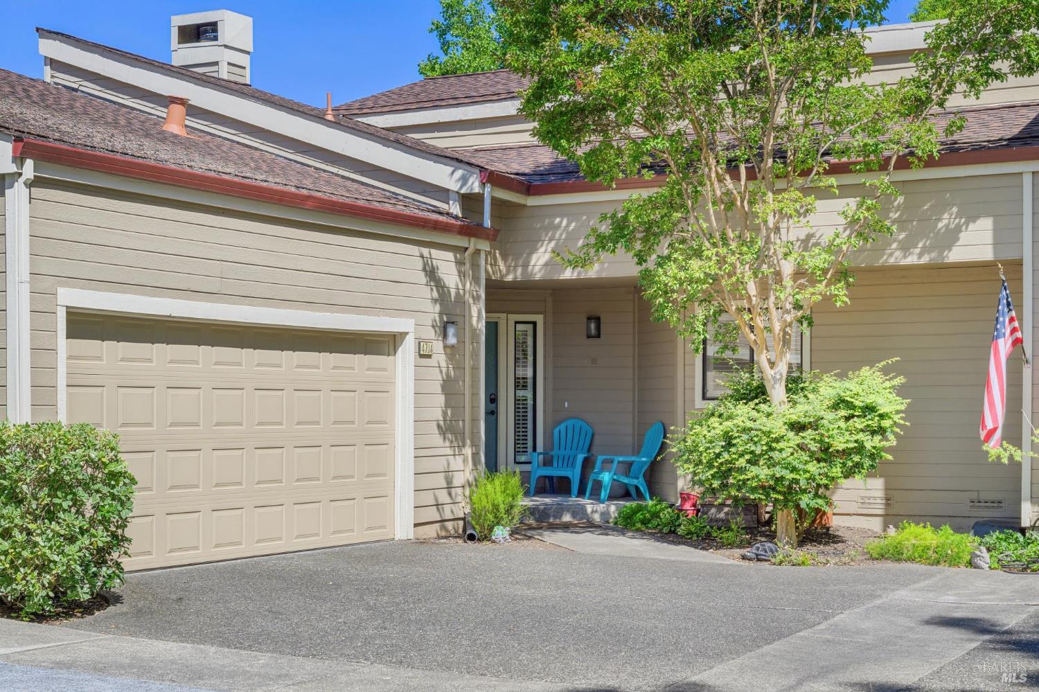 4704 Shade Tree Lane — photo