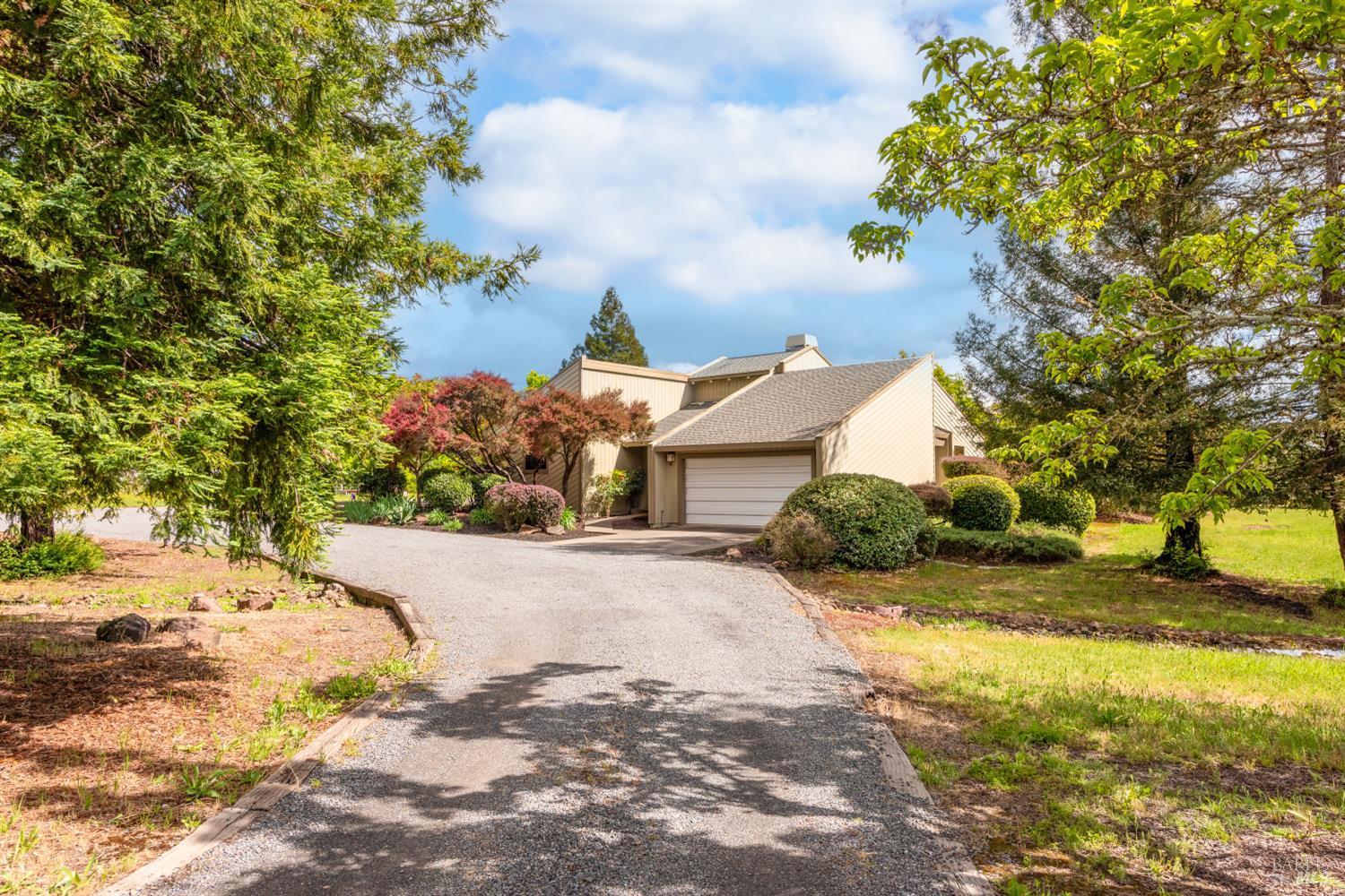 1084 Red Tail Road — photo