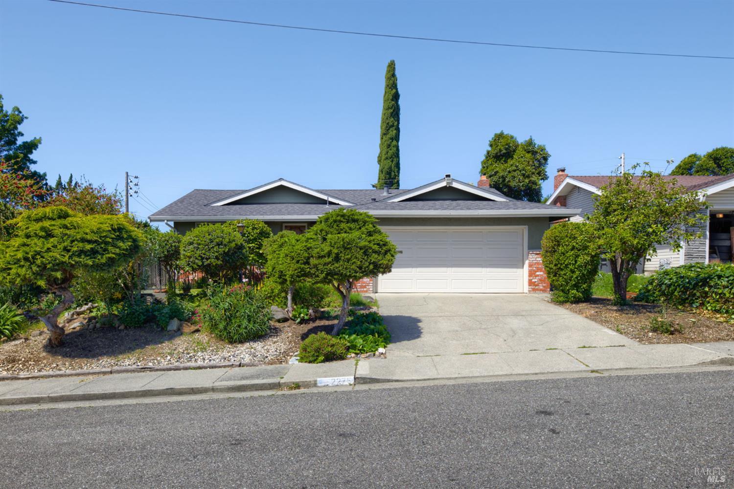 2275 Cambridge Drive — photo