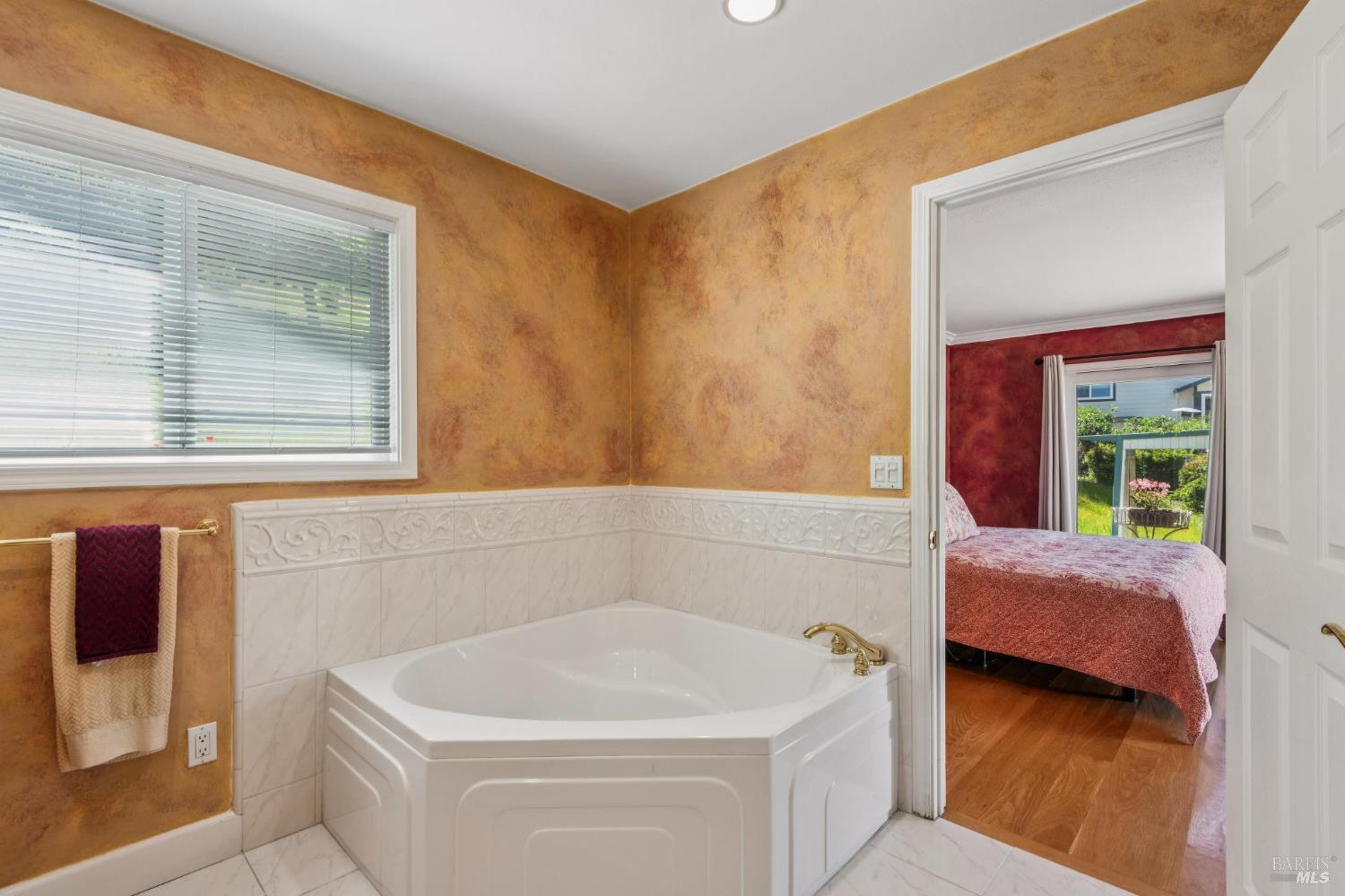 425 Oak Point Place, Santa Rosa, CA 95409