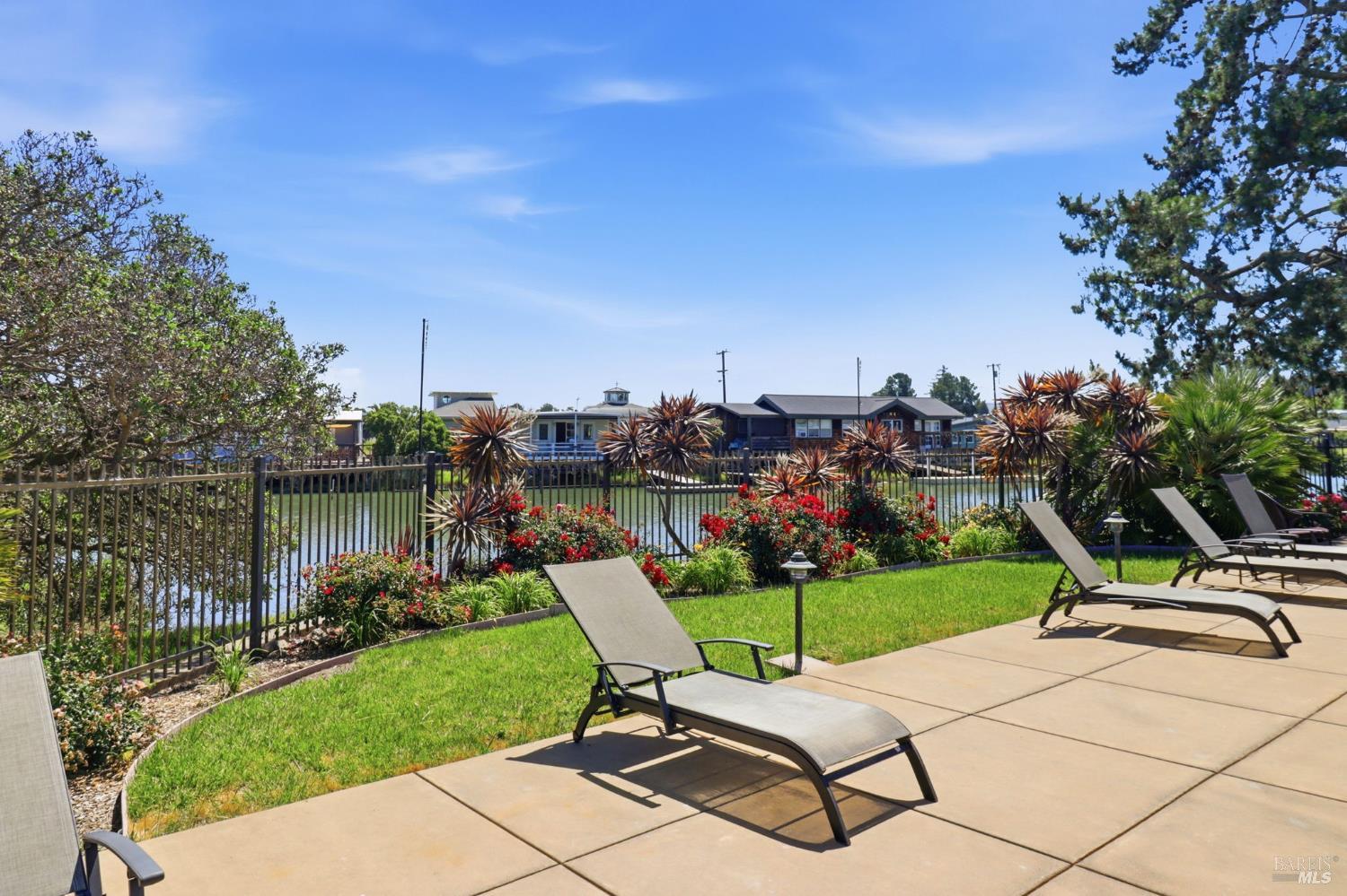 318 Larkspur Plaza Drive — photo