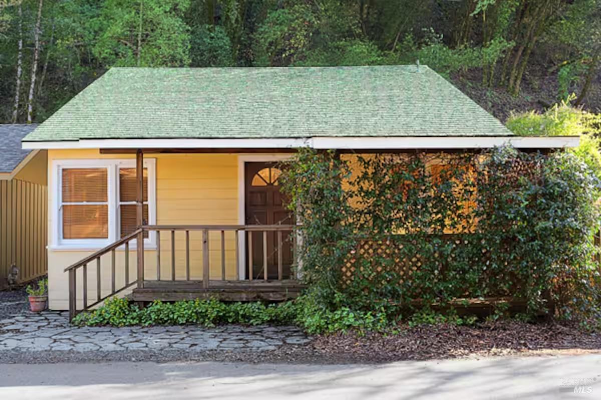 2167 Redwood Drive — photo
