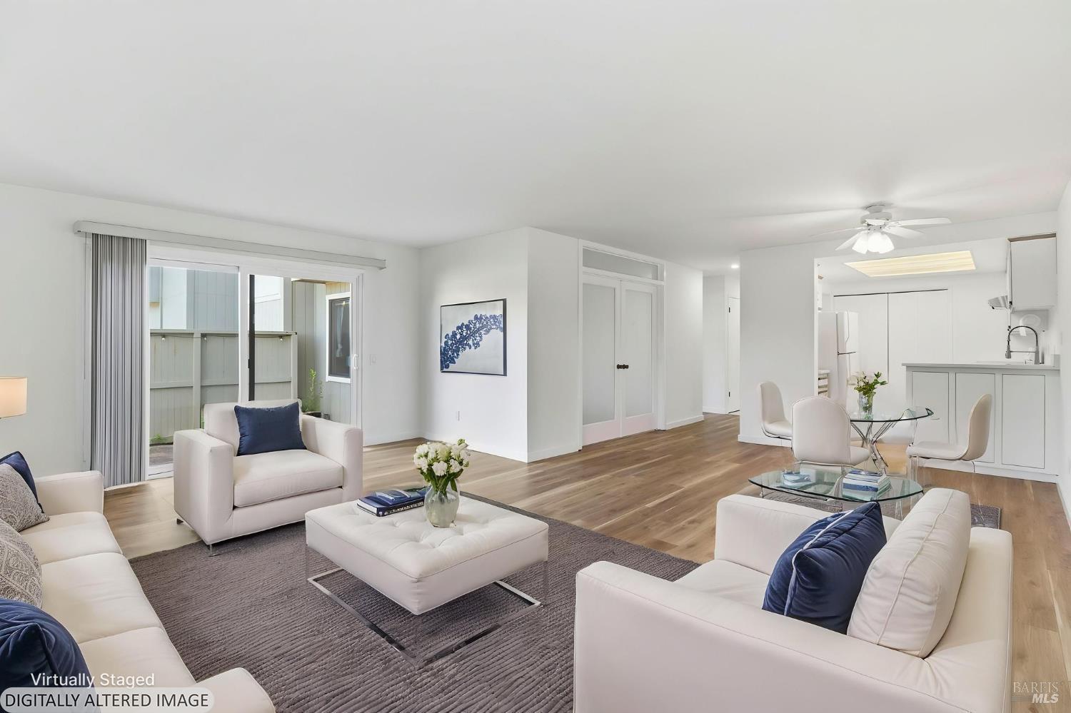 12 Lakeview Court — photo