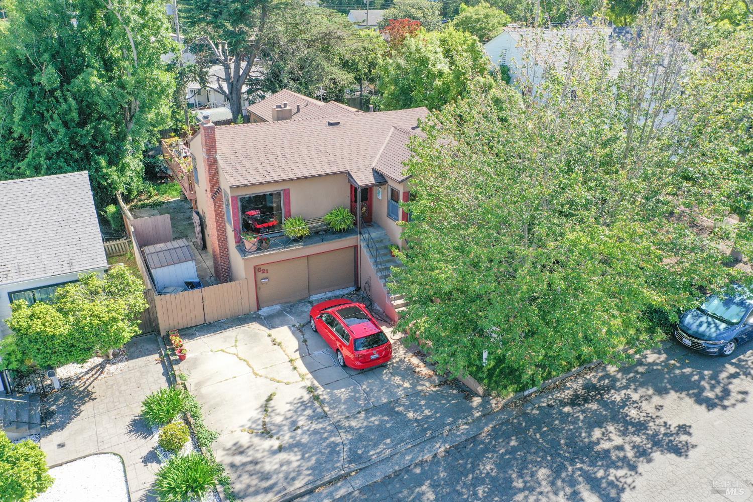 621 La Cadena Street — photo