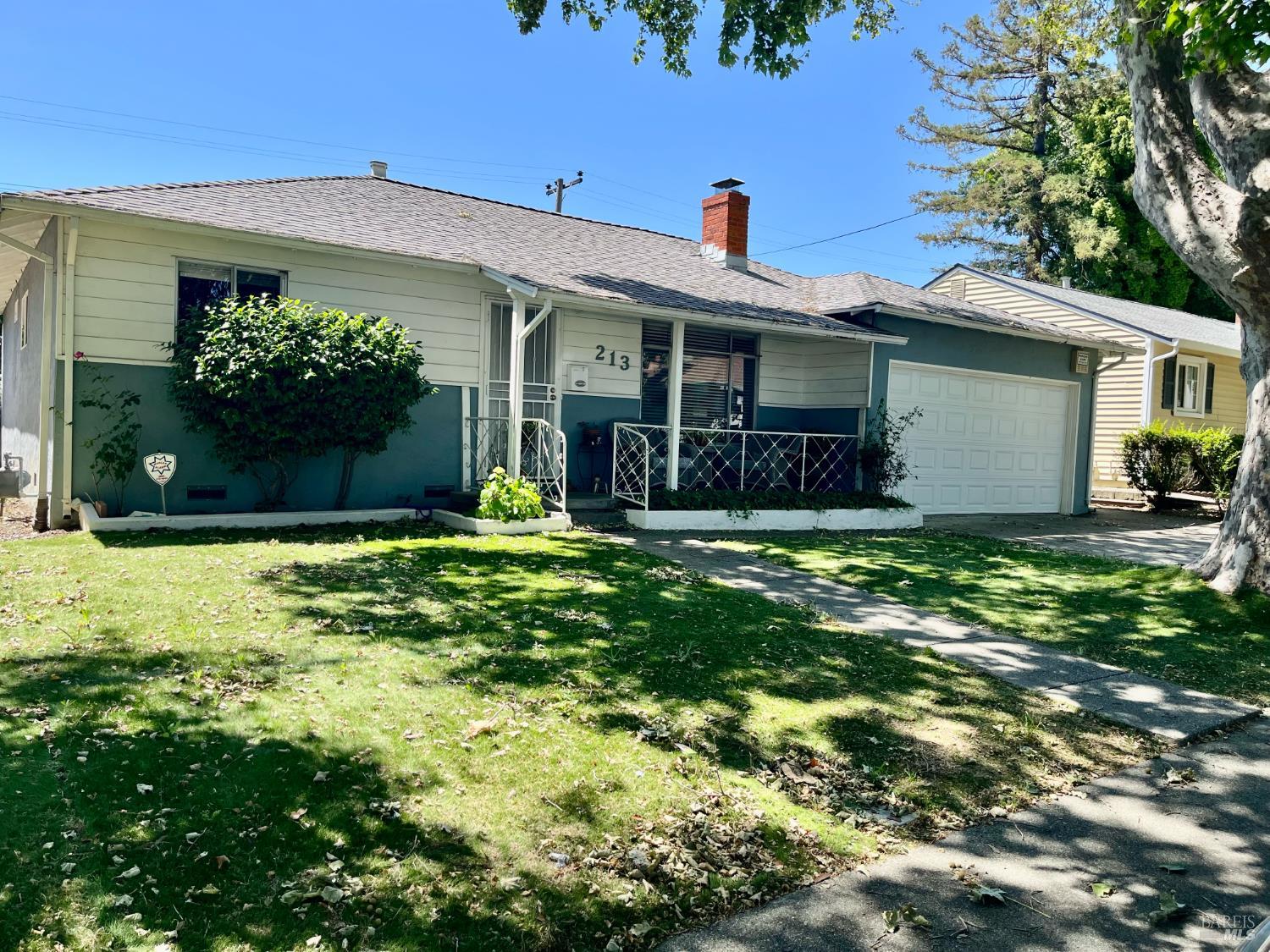 213 Parkwood Drive — photo