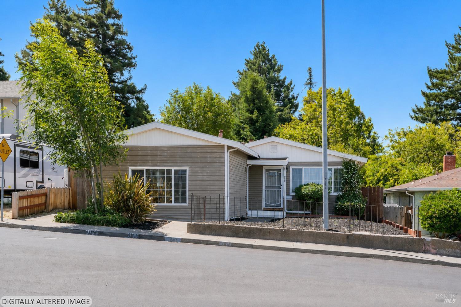 327 Pecan Street — photo