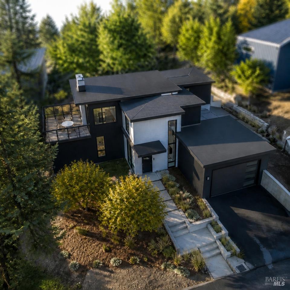 1 Redwood Avenue — photo
