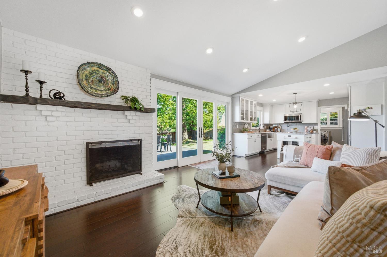 3392 Royal Court — photo