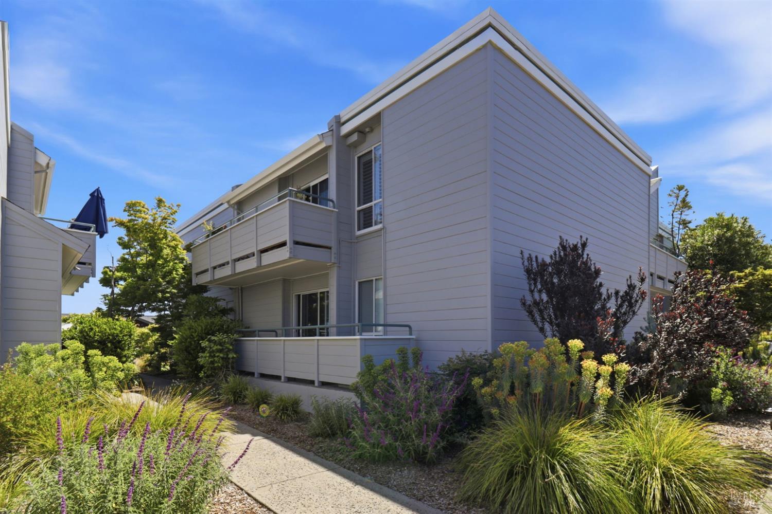 152 Larkspur Plaza Drive — photo