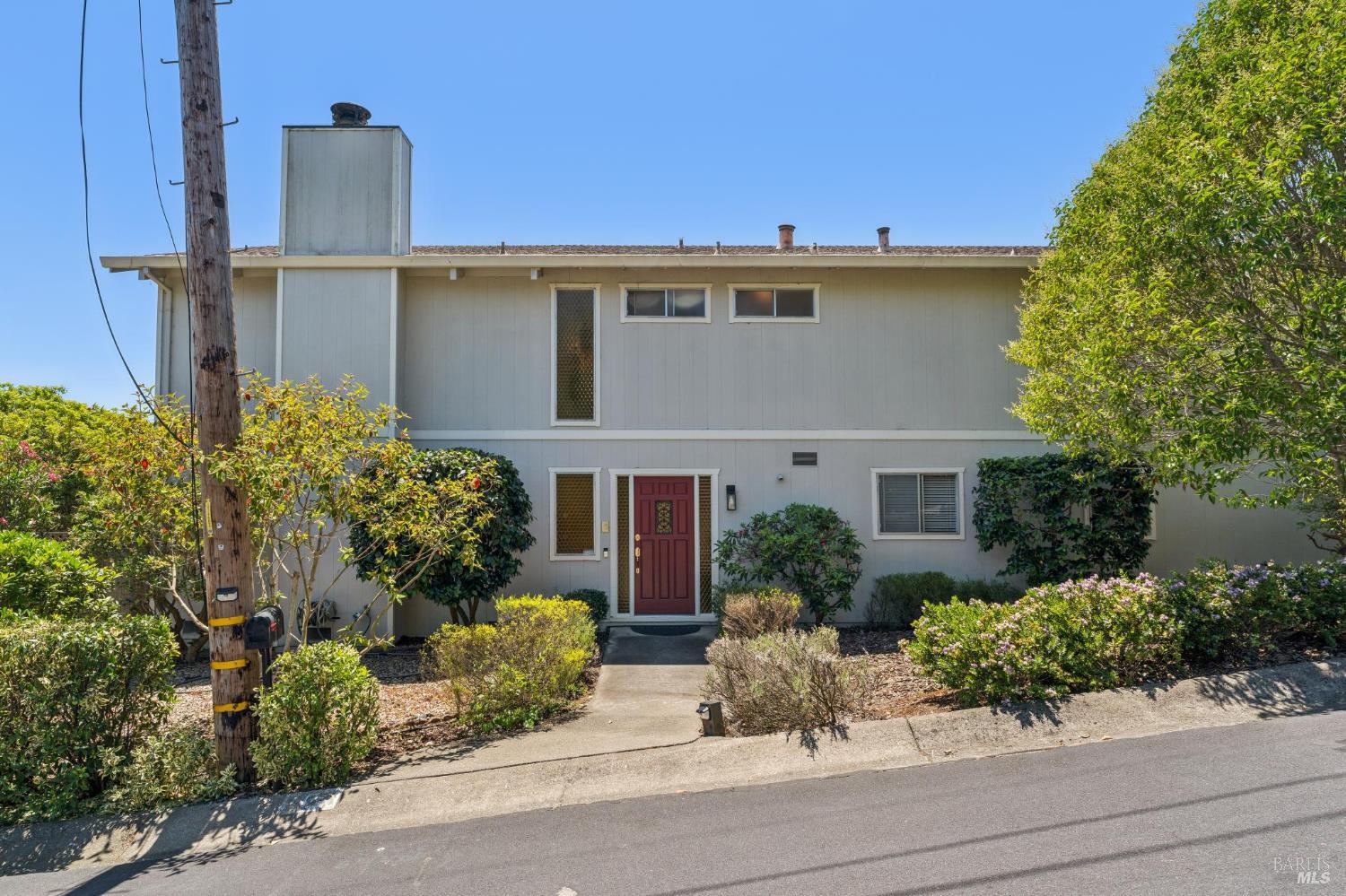1 Bay Vista Court — photo