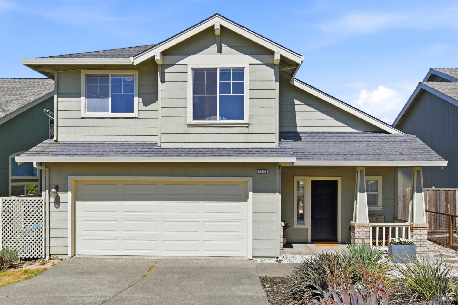 1439 Grey Hawk Way — photo