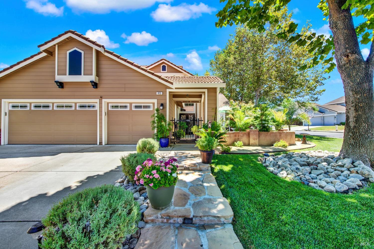 413 Crownpointe Circle — photo