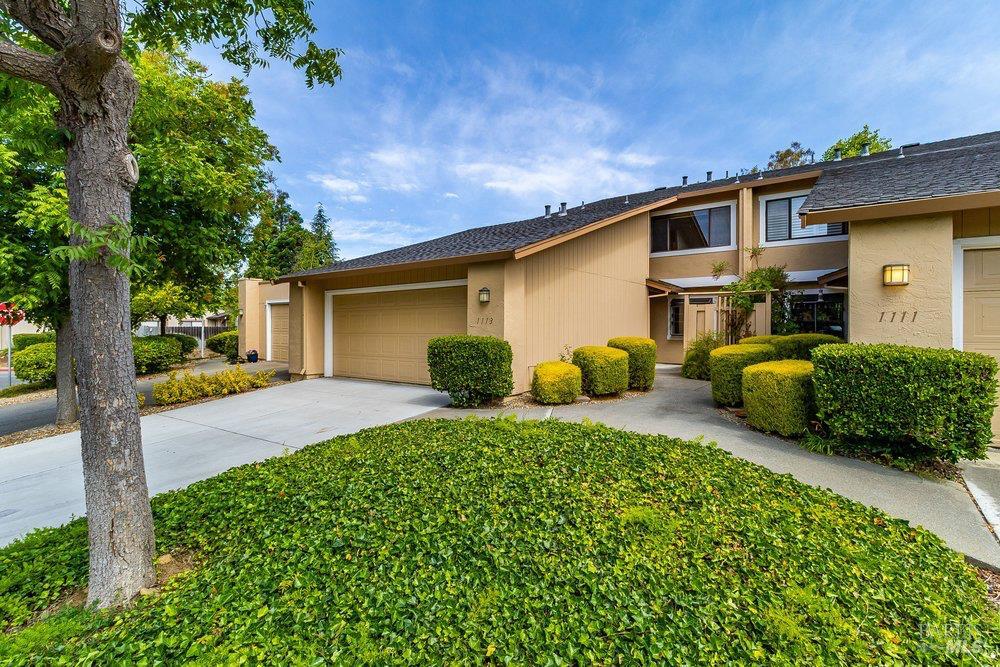1113 Grove Circle — photo