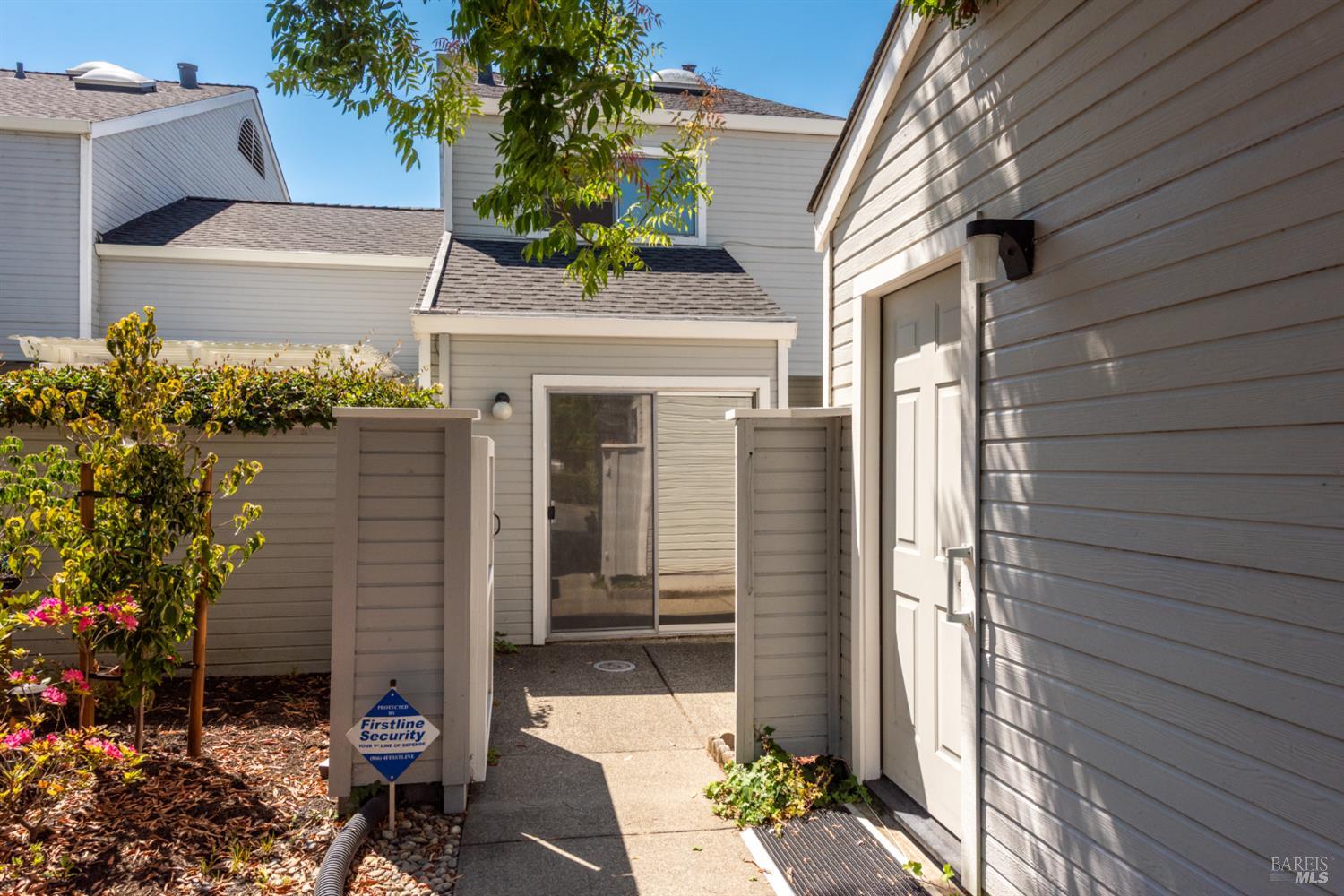 2324 Lakeview Drive — photo