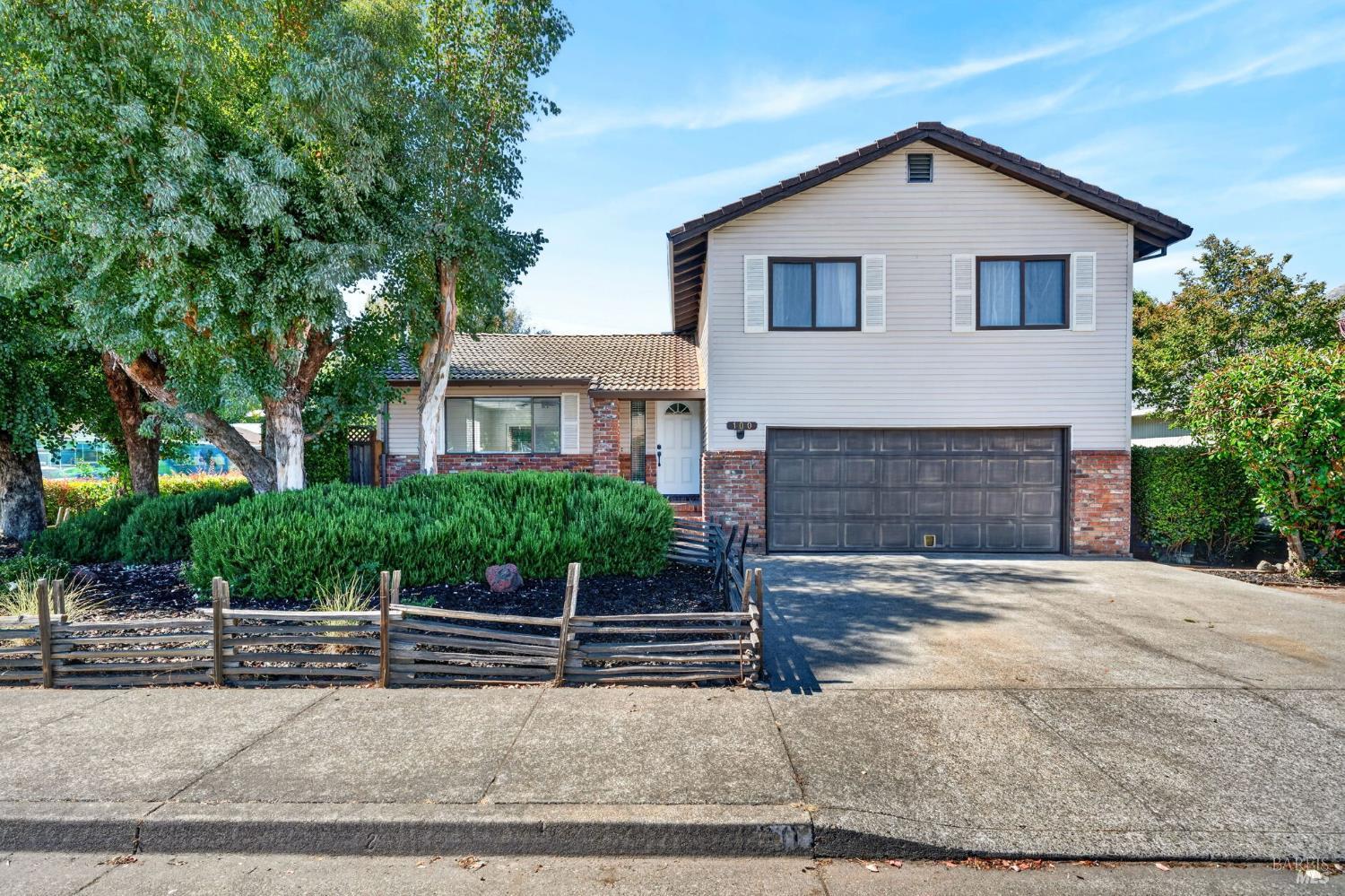 100 Roan Court — photo